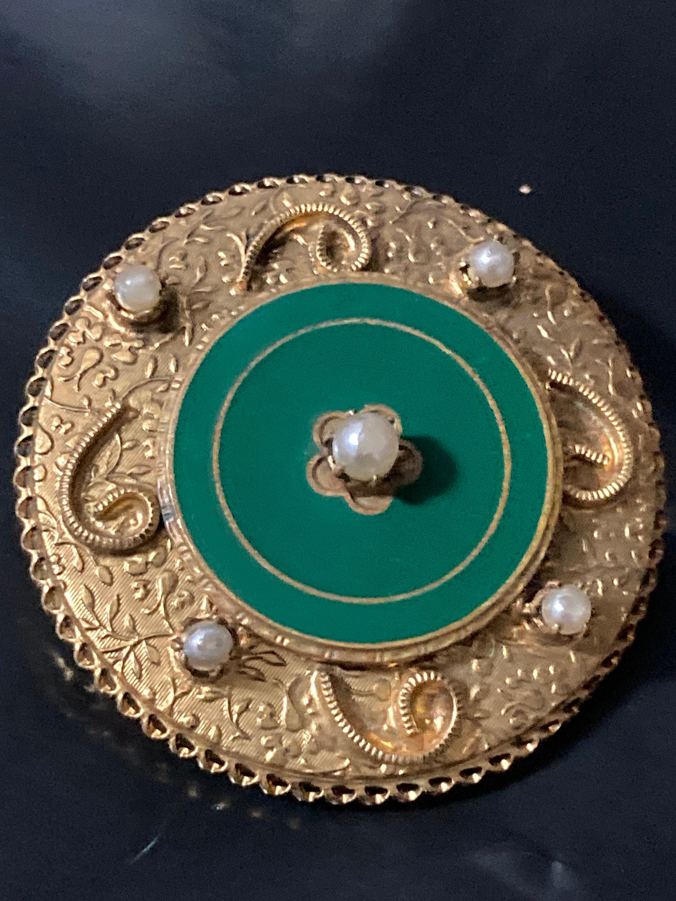 vintage modernist textured Gold tone green enamel abstract faux pearl Etruscan round brooch