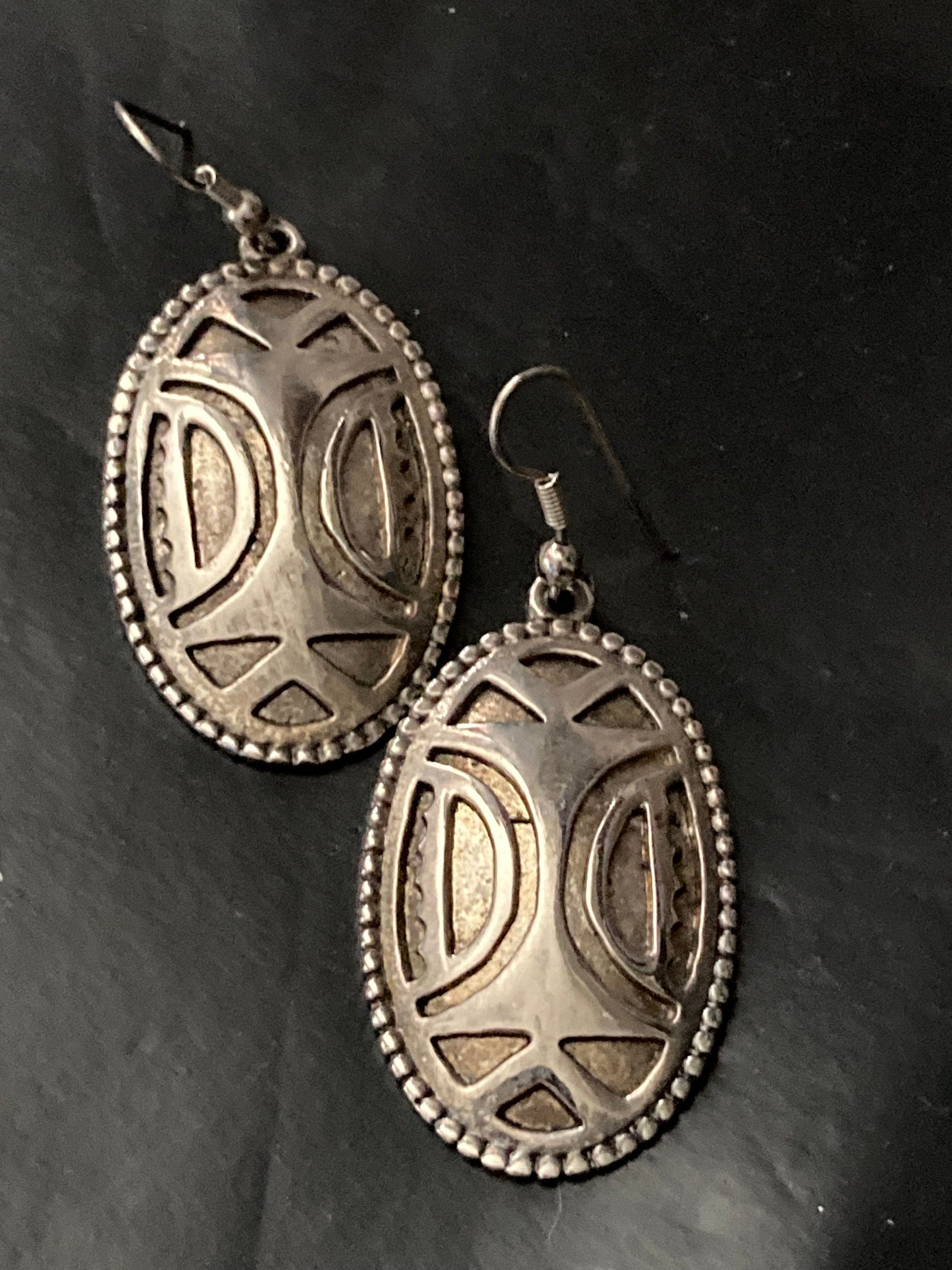 Vintage 4cm Etruscan Aztec textures oval Silver tone drop earrings earwires
