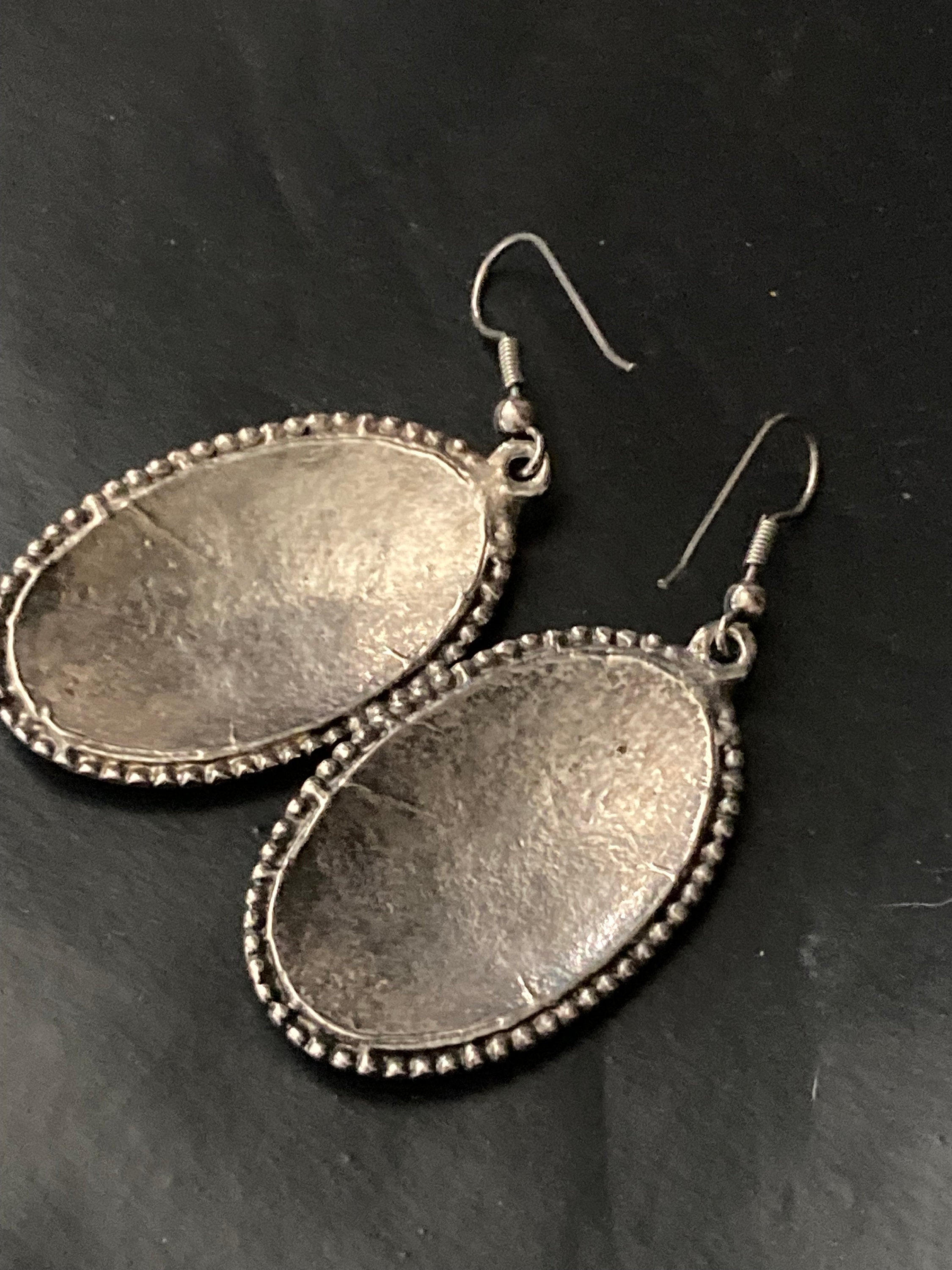 Vintage 4cm Etruscan Aztec textures oval Silver tone drop earrings earwires