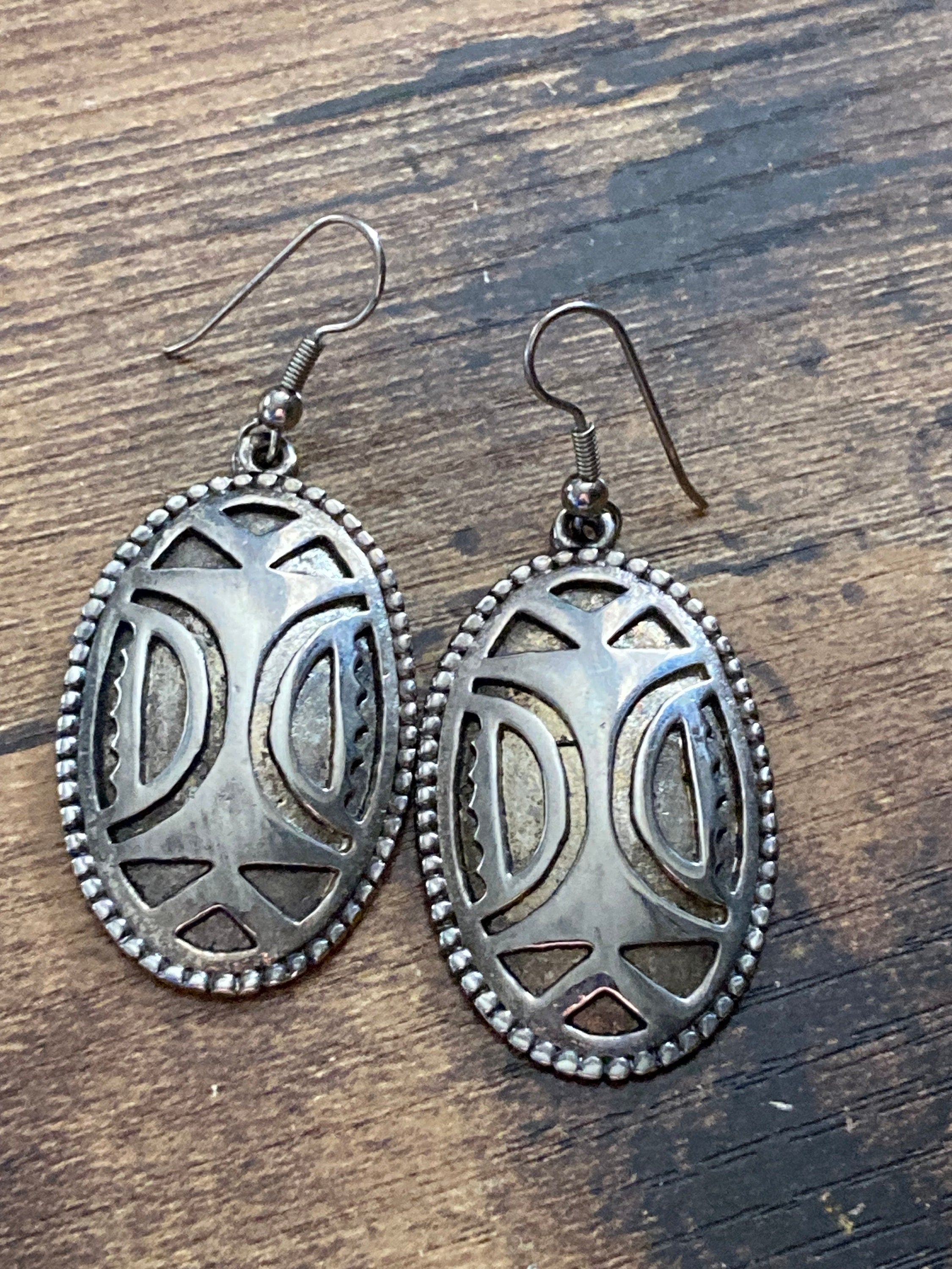 Vintage 4cm Etruscan Aztec textures oval Silver tone drop earrings earwires