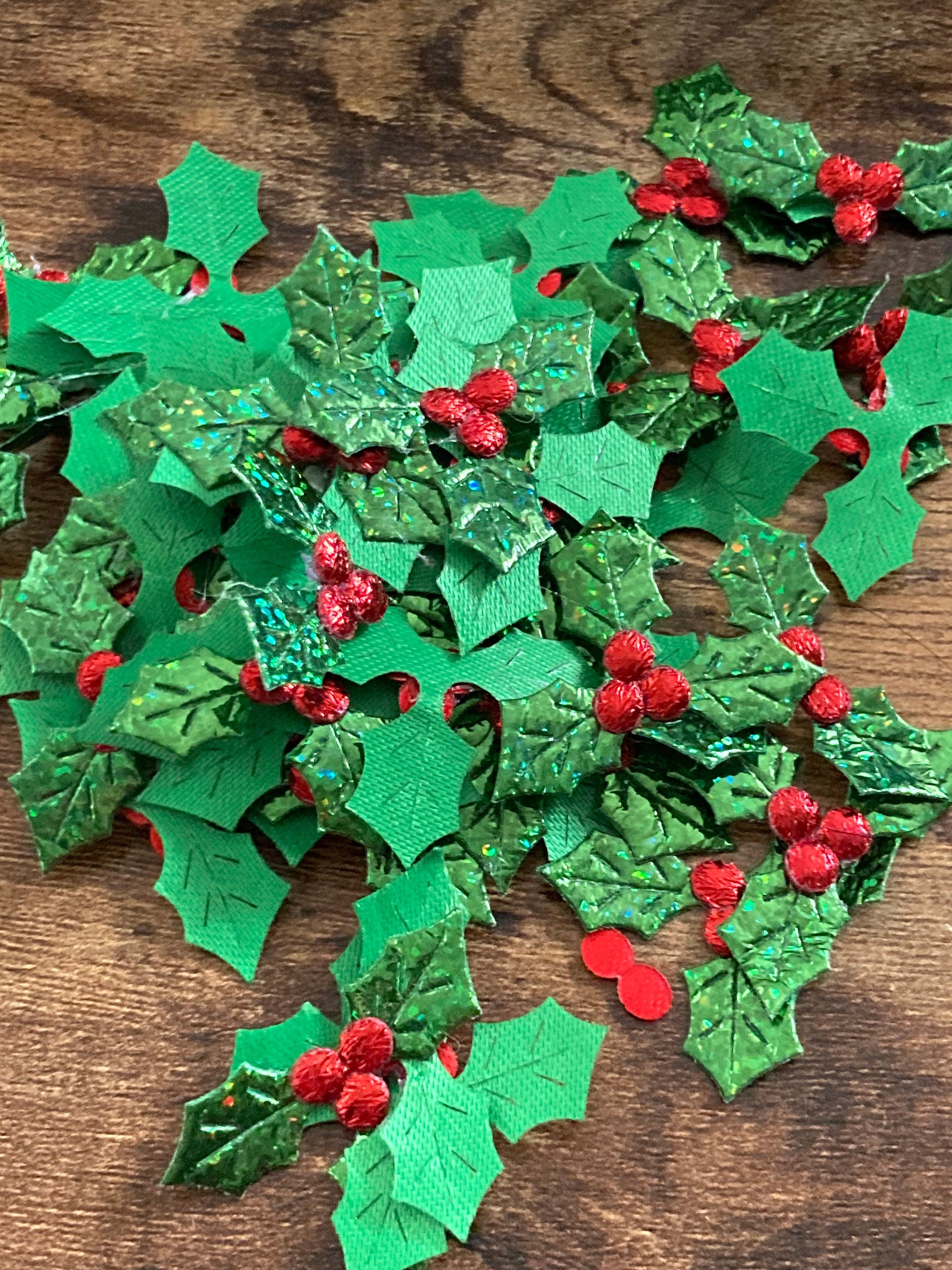 Pack 100 small paper christmas cracker craft decorations choice of crowns or holly