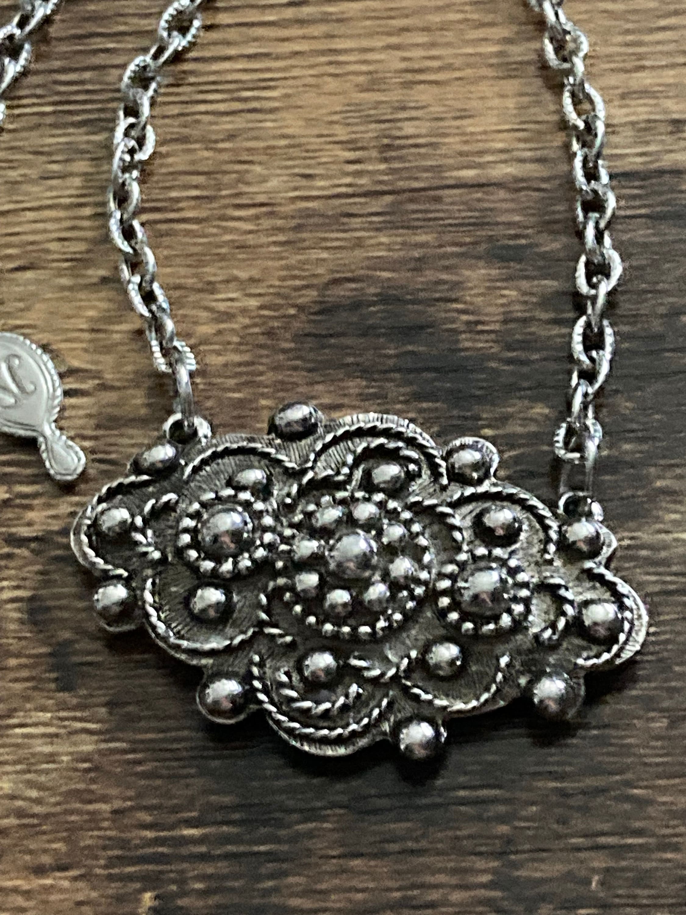 Signed Sarah Coventry silver tone Etruscan fancy link pendant necklace