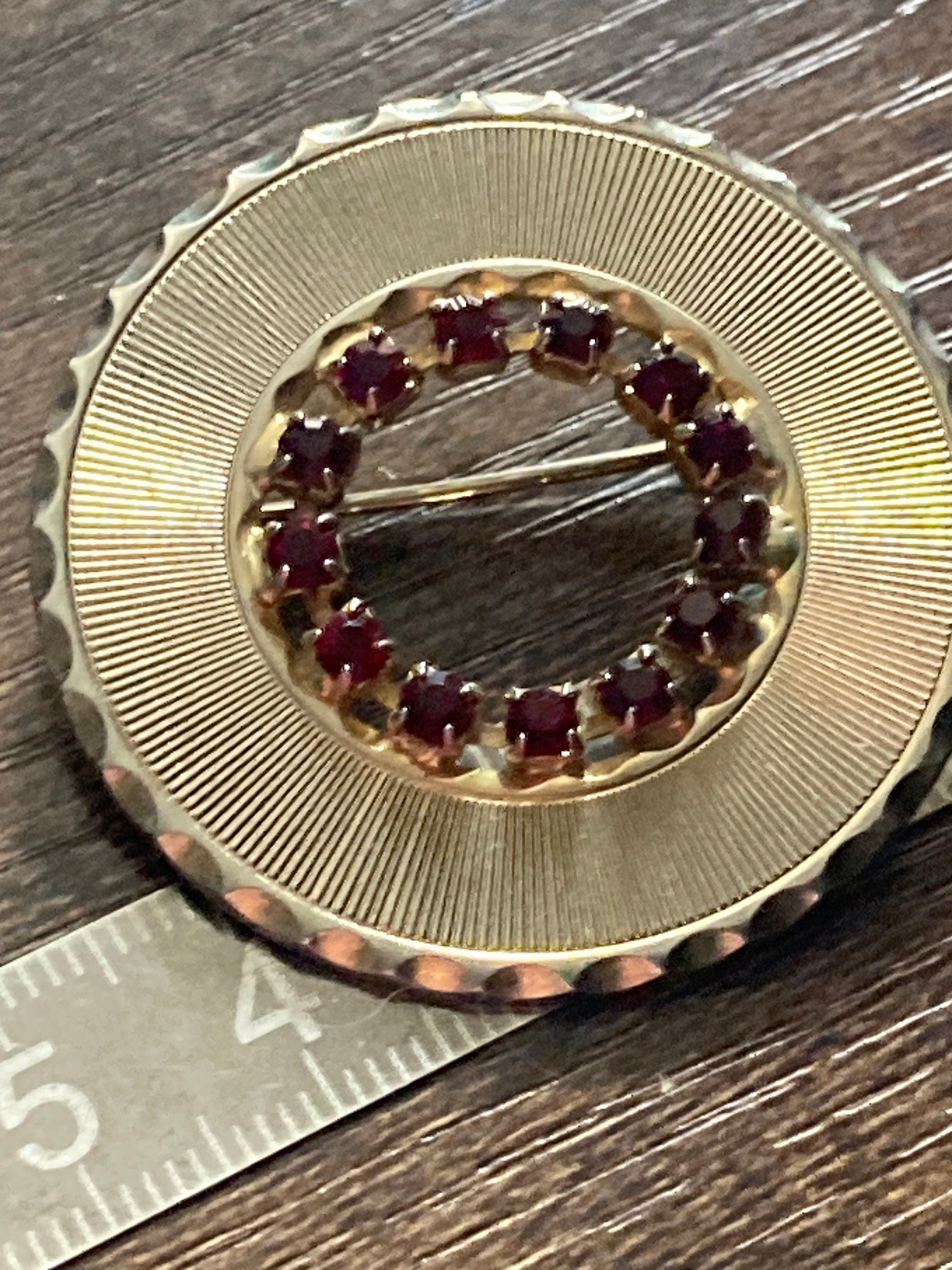Vintage gold tone faux bohemian ruby garnet paste round mid century brooch