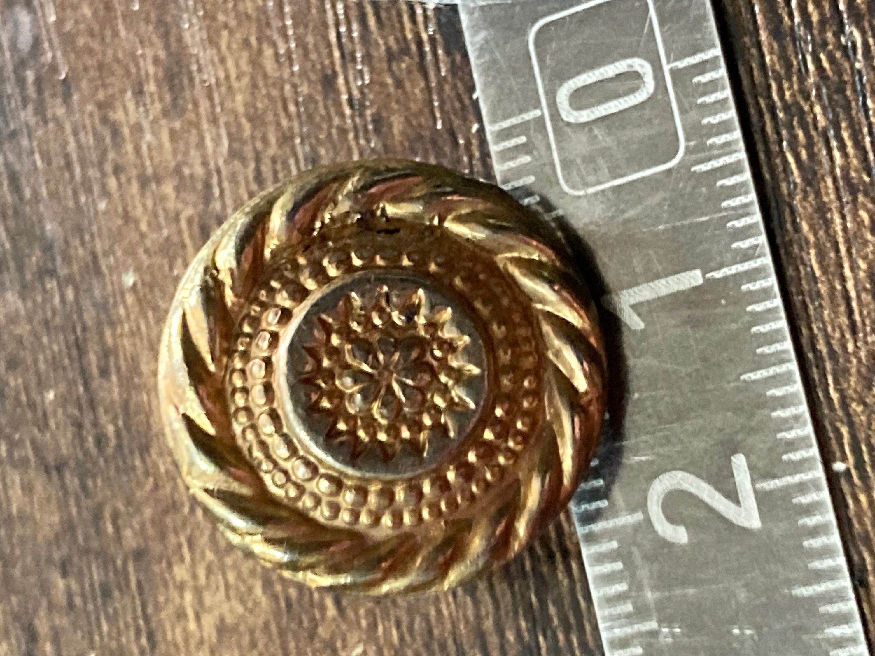 Vintage 2cm round gold tone Etruscan style button clip on earrings