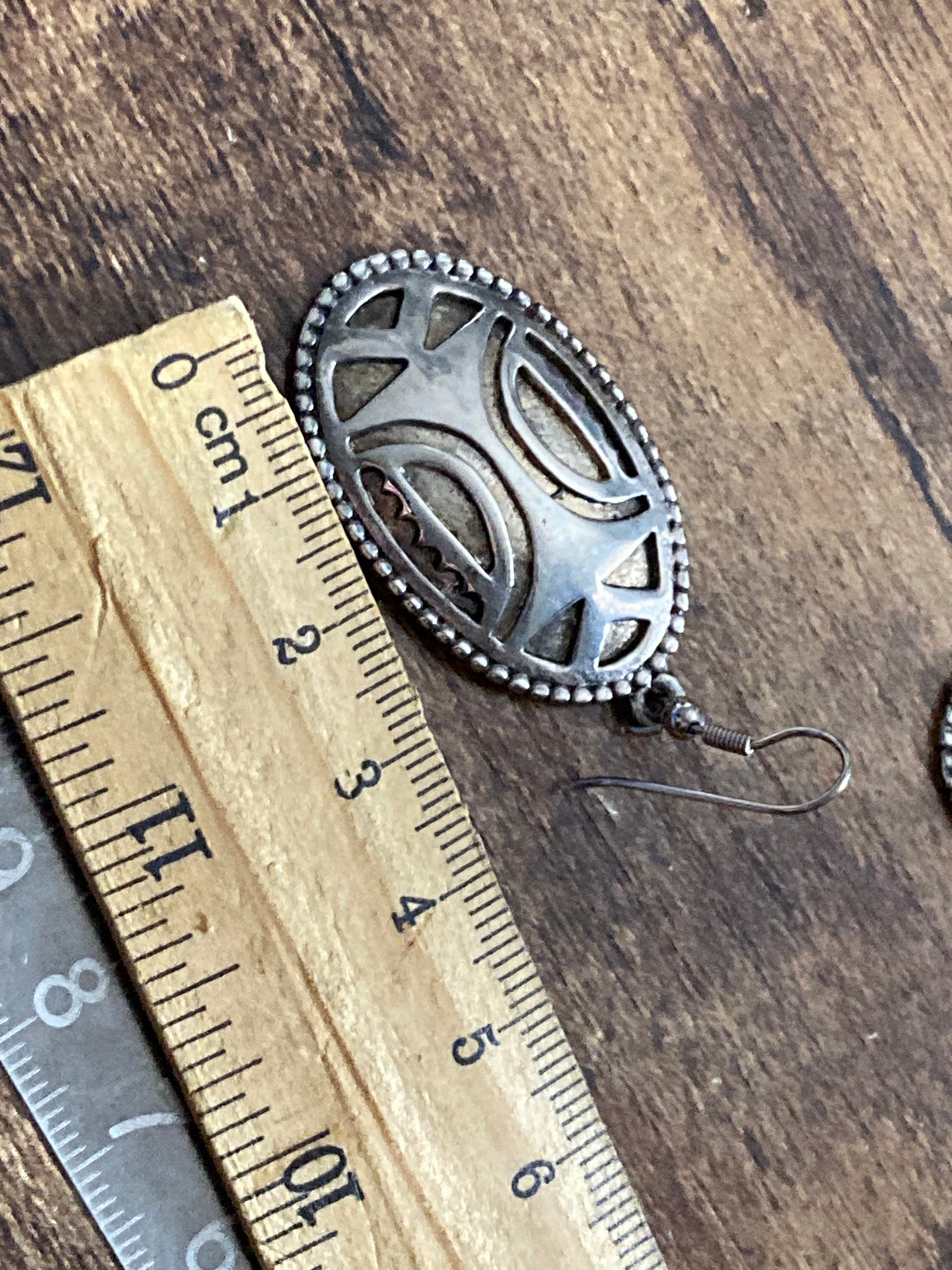 Vintage 4cm Etruscan Aztec textures oval Silver tone drop earrings earwires