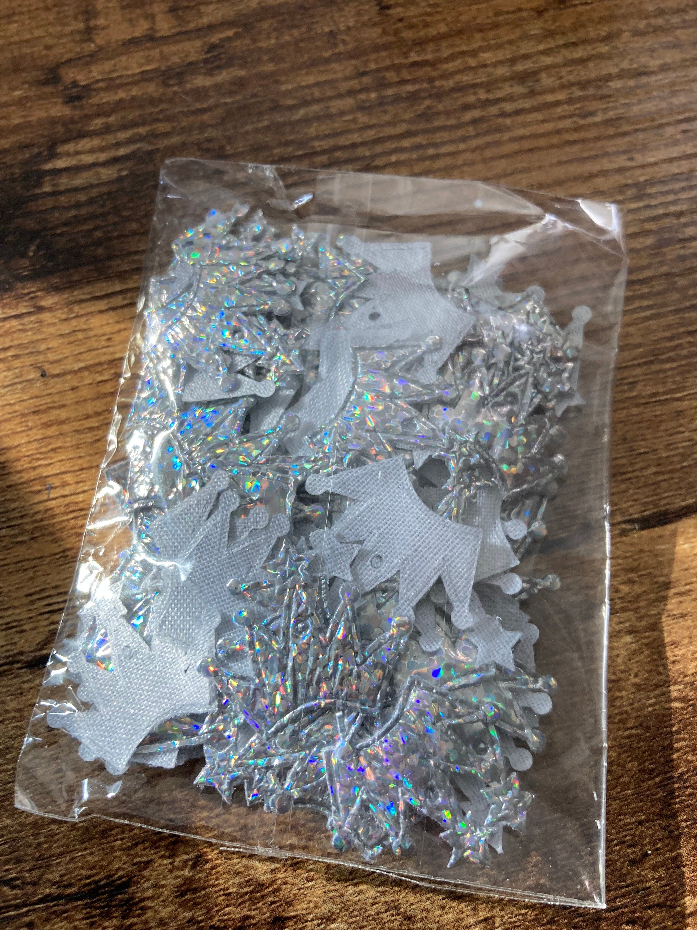 Pack 100 small paper christmas cracker craft decorations choice of crowns or holly