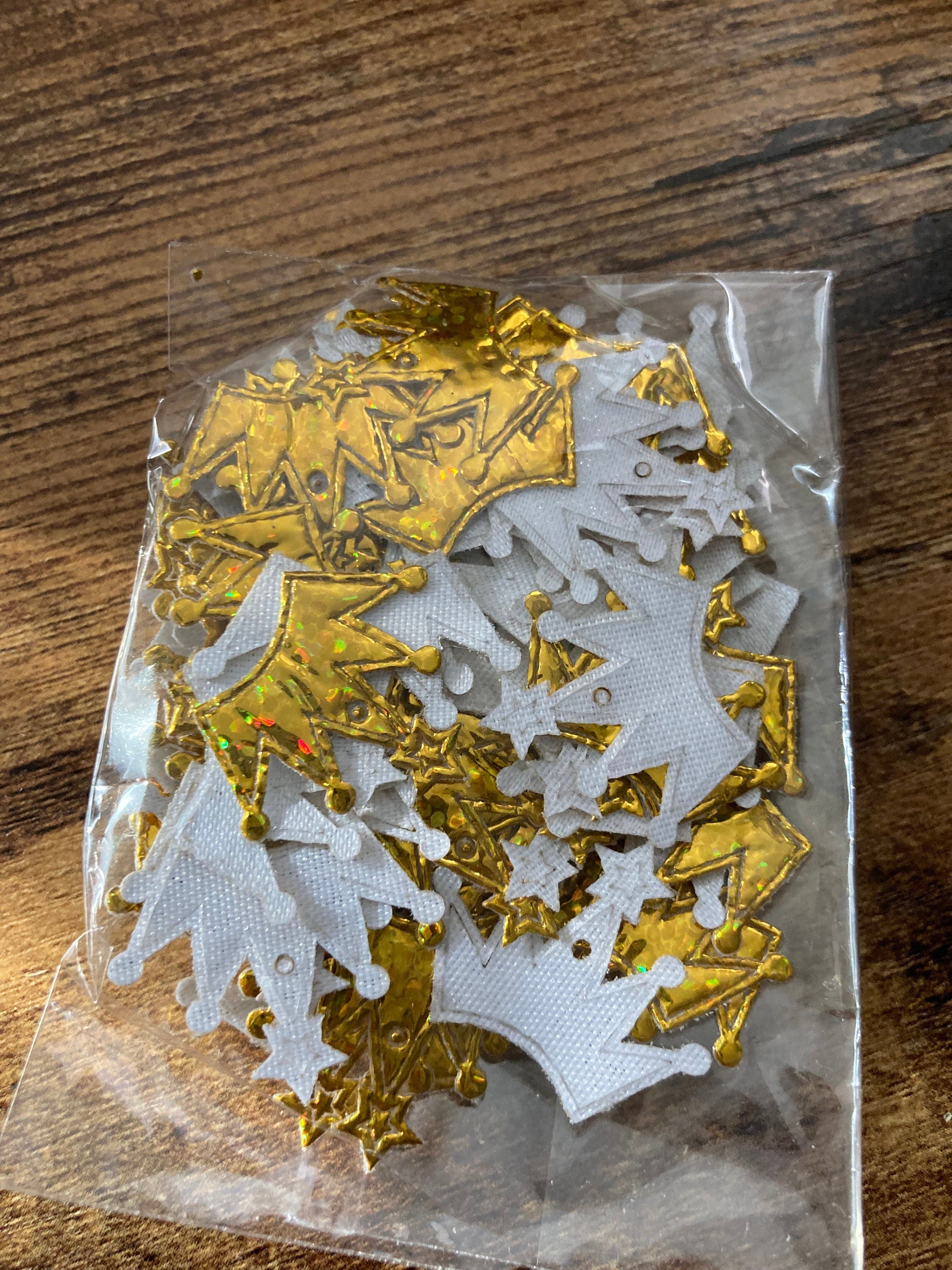 Pack 100 small paper christmas cracker craft decorations choice of crowns or holly