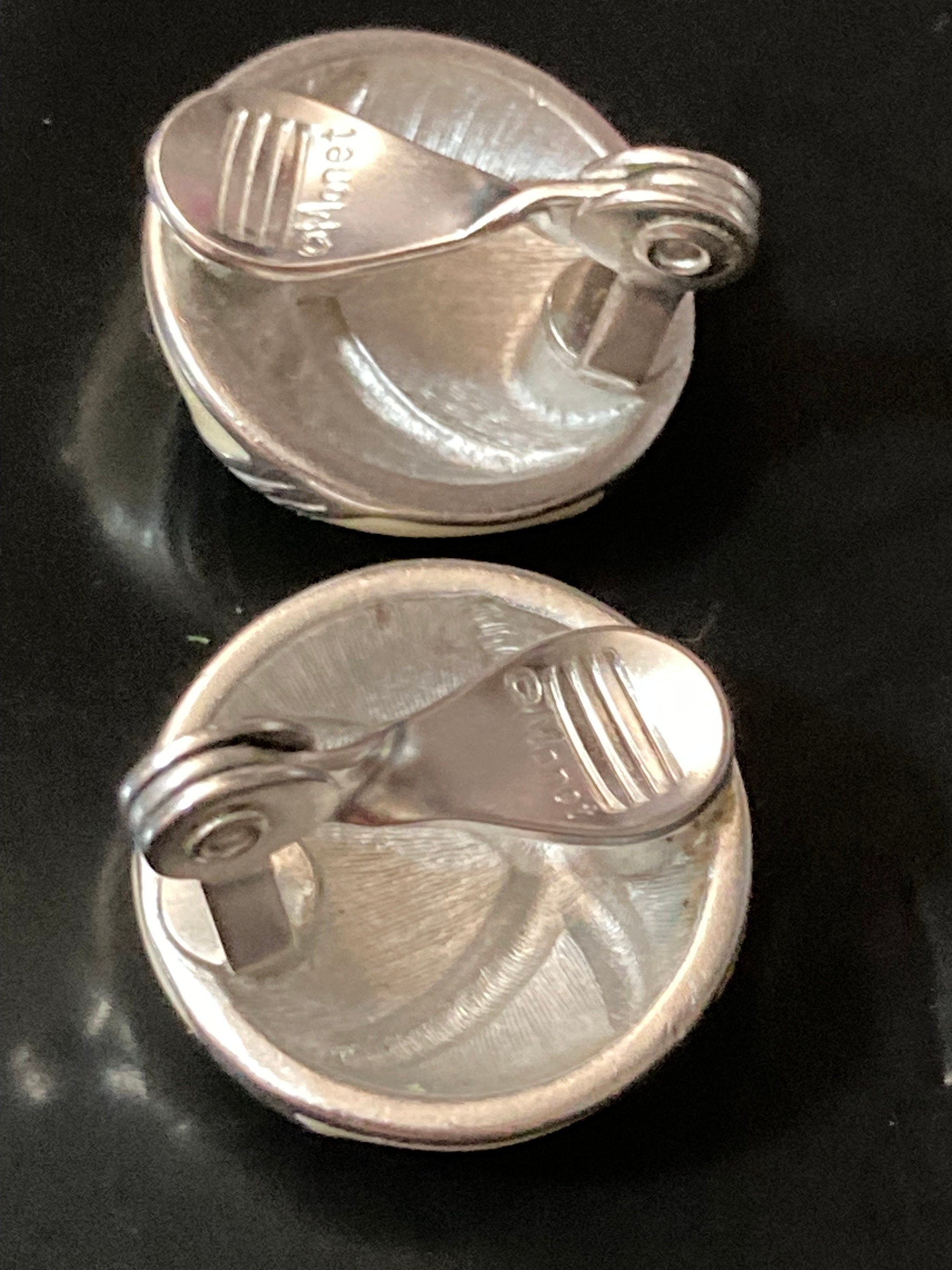 Signed MONET Vintage silver tone cream beige neutral enamel disc clip on earrings