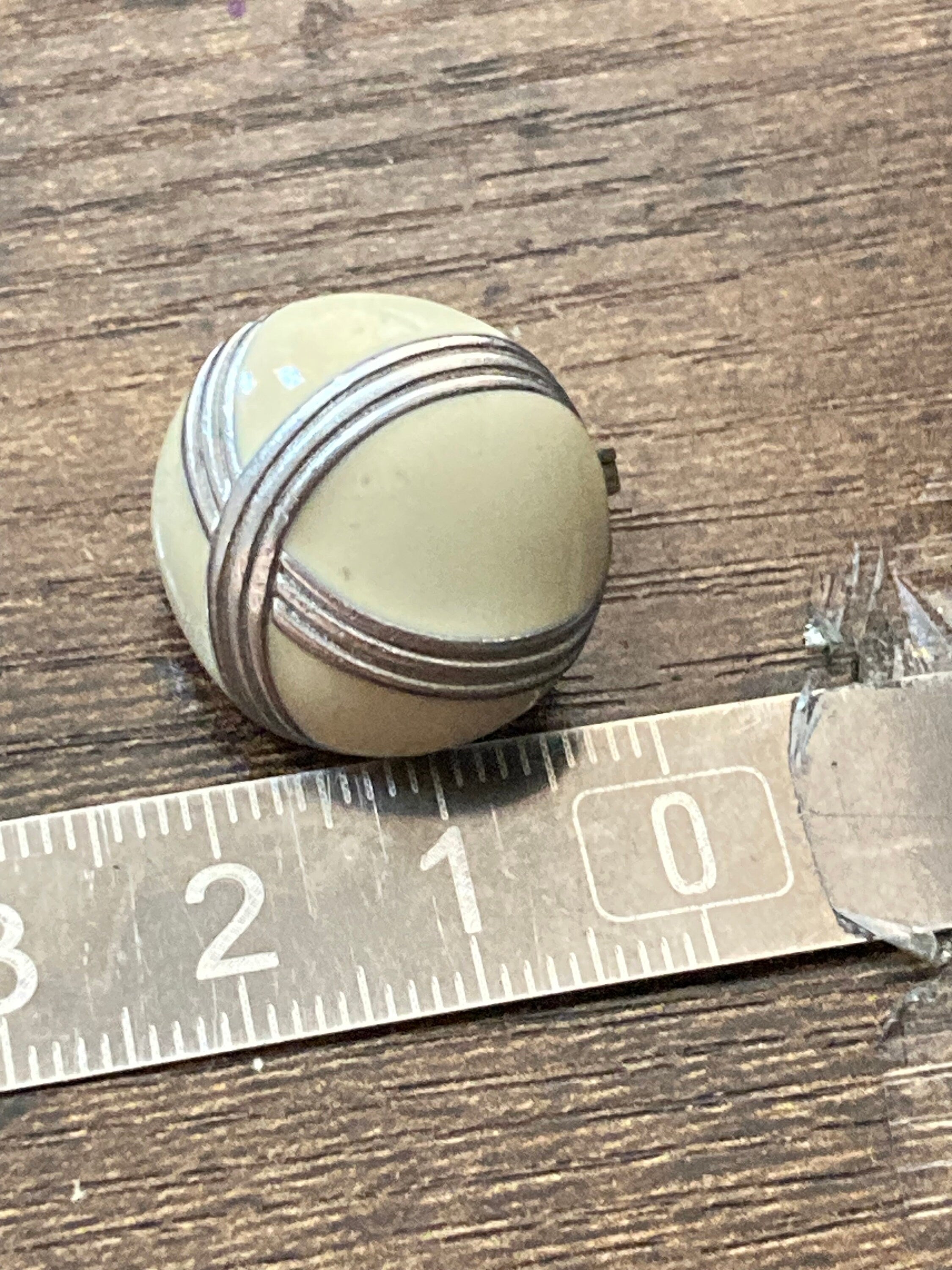 Signed MONET Vintage silver tone cream beige neutral enamel disc clip on earrings