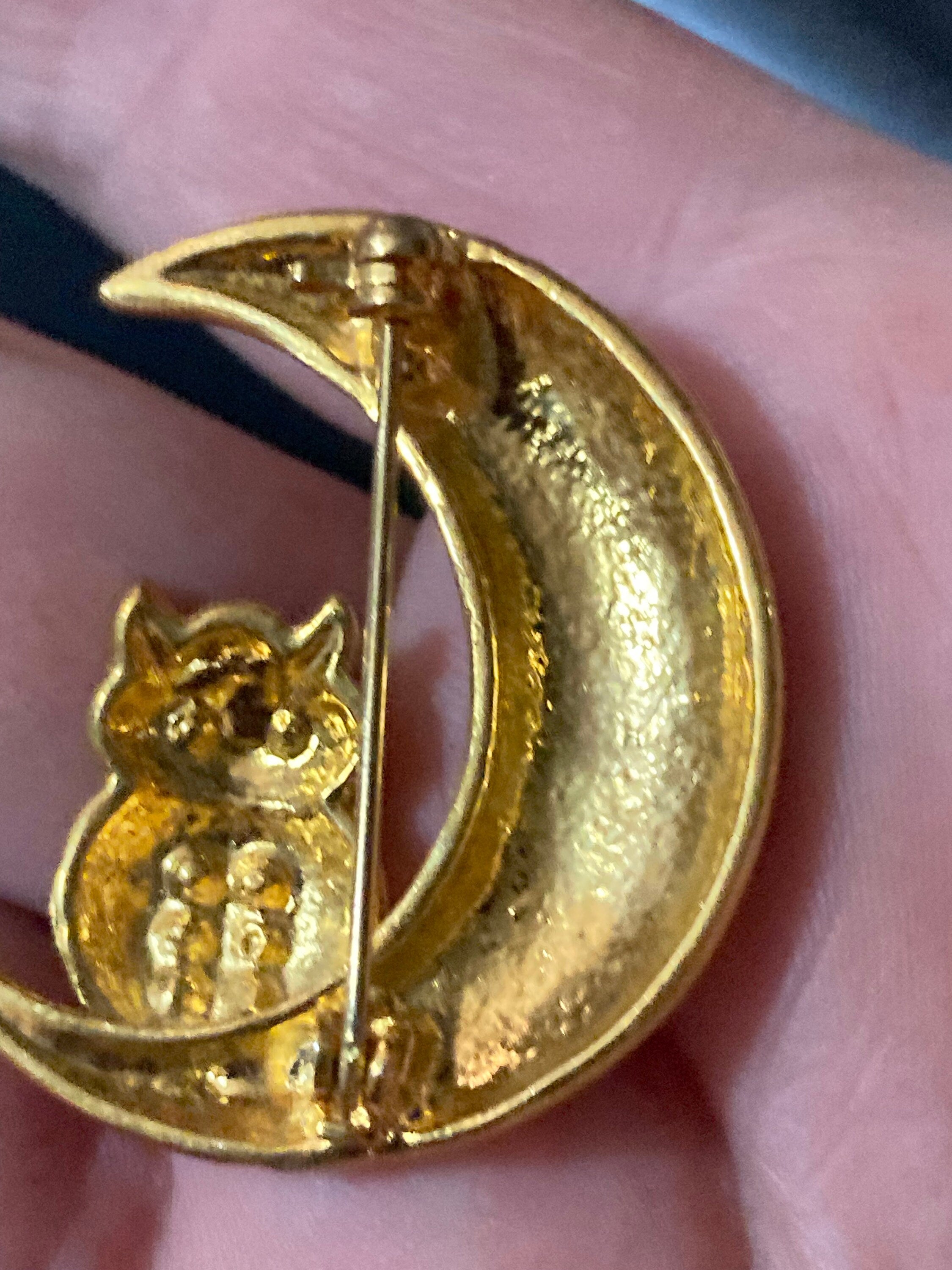 Retro owl on a crescent moon diamanté crystal brooch emerald eyes silver and gold tone