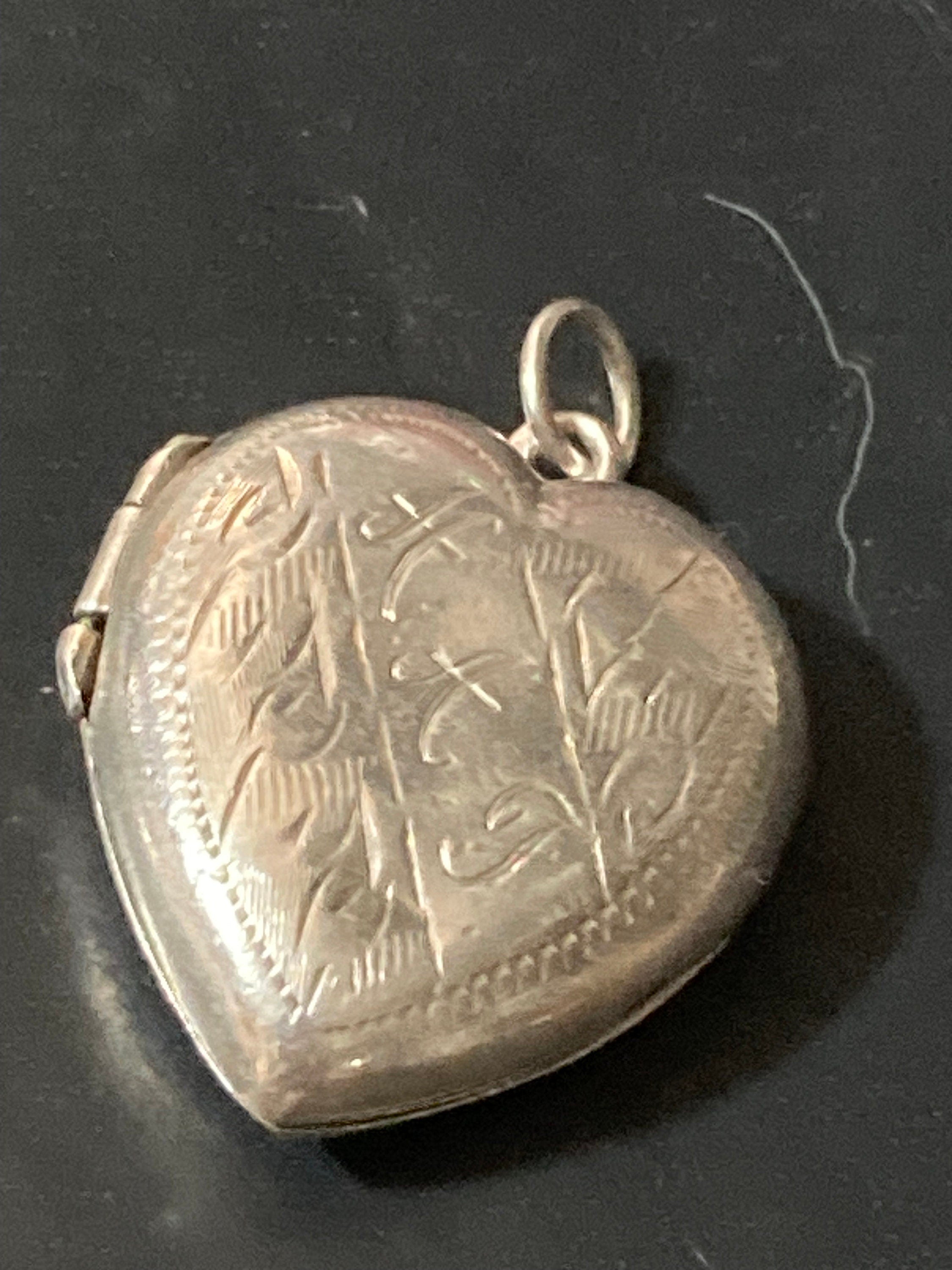 LOVE HEART Vintage retro Locket engraved floral Picture Photo keepsake Locket sterling 925 silver pendant charm