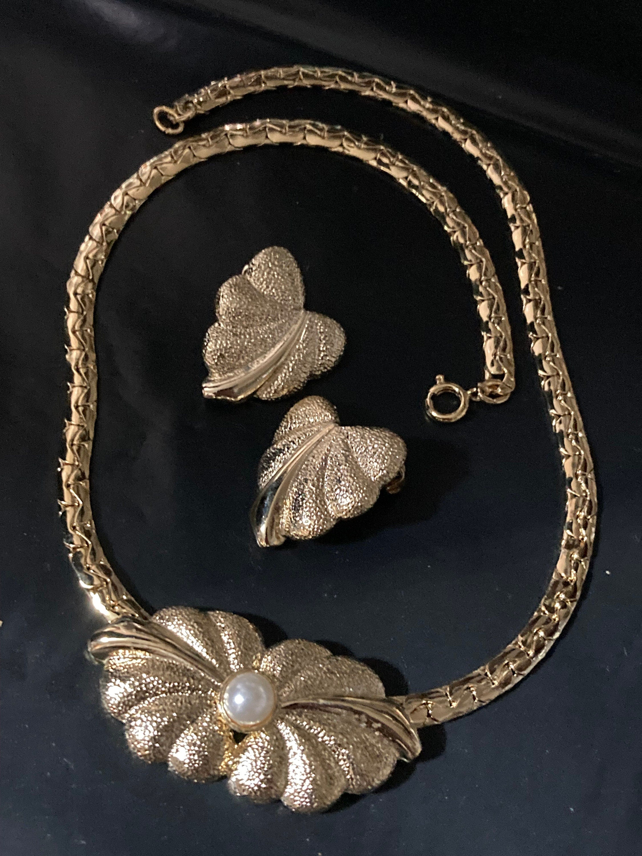 Vintage Gold Plated Leaf Necklace & Clip On Earrings: Faux Pearl Set