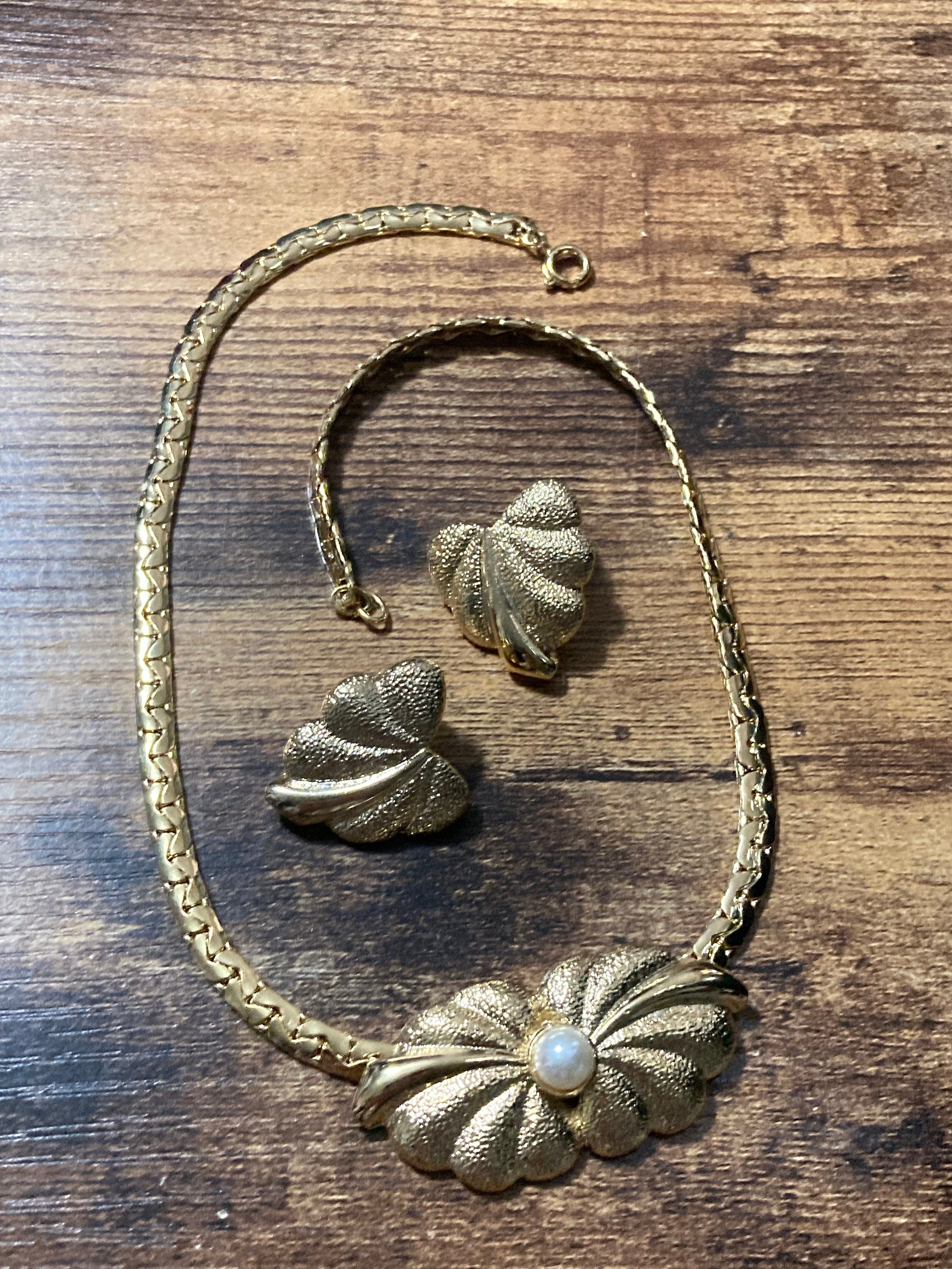Vintage Gold Plated Leaf Necklace & Clip On Earrings: Faux Pearl Set