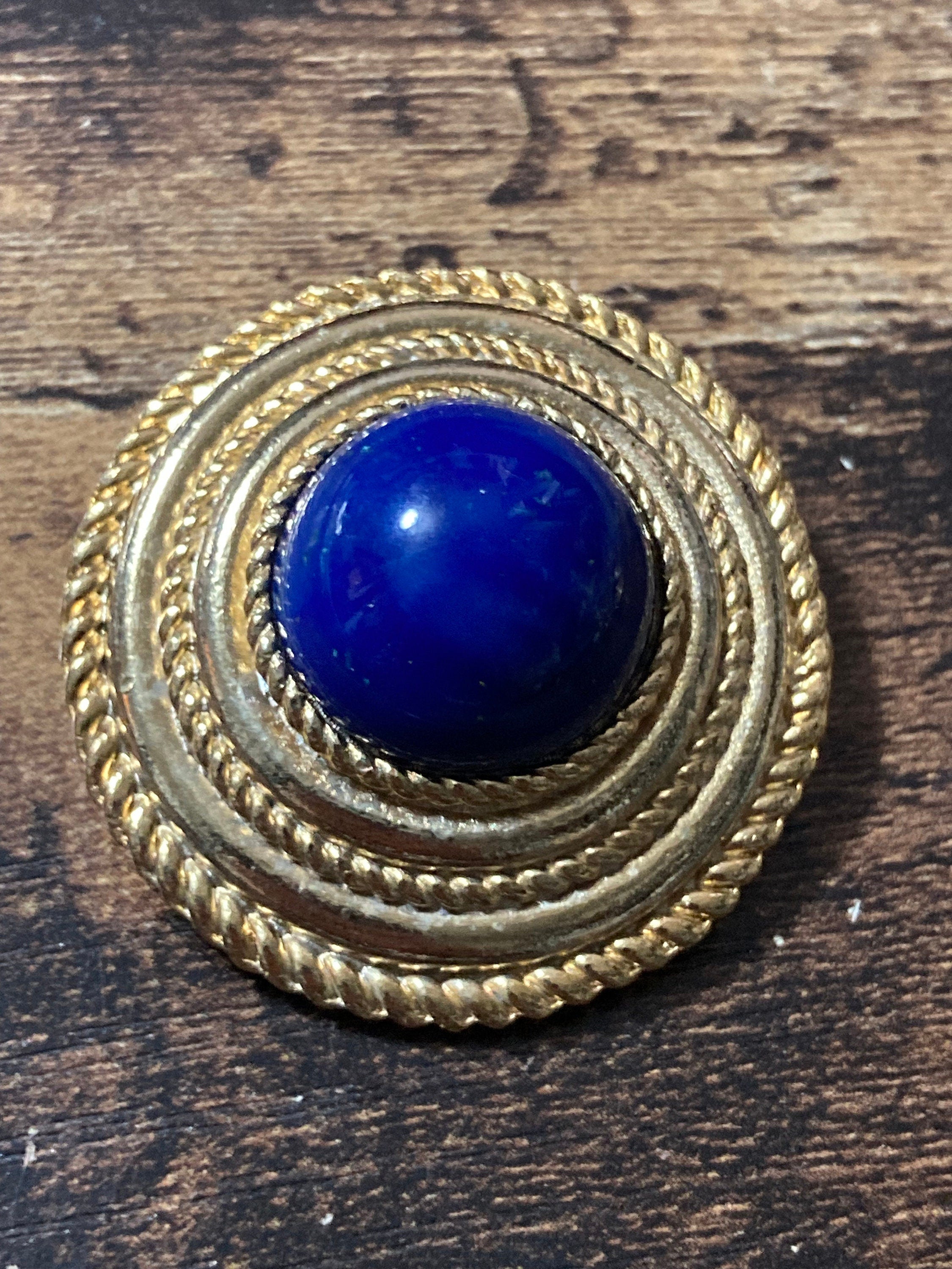 True vintage gold plated nautical rope edge round faux lapis blue gripoix cabochon Scarf Clip ring old shop stock