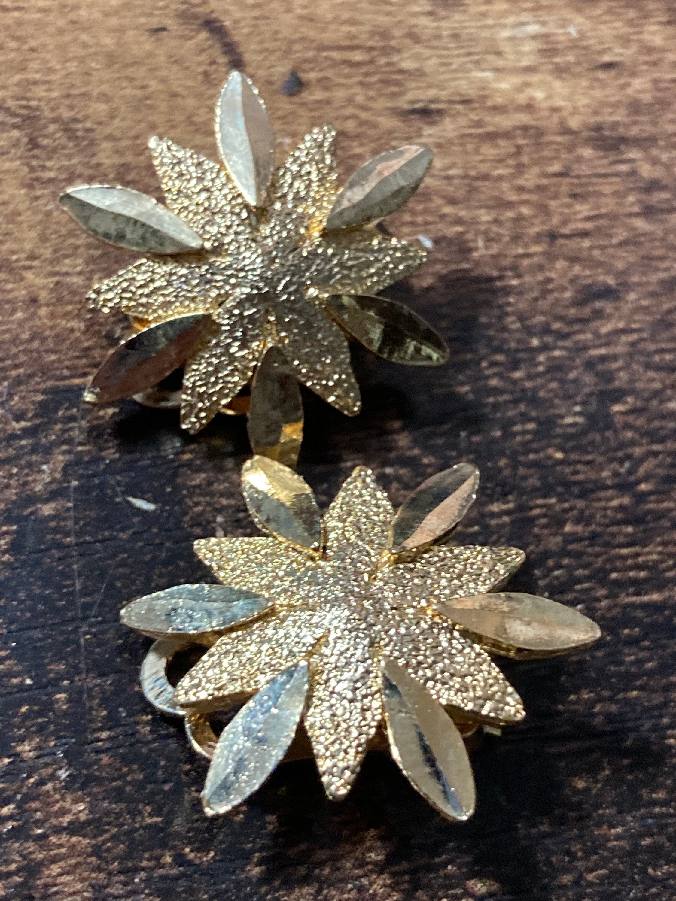 brutalist star gold tone clip on earrings old shop stock 1970s