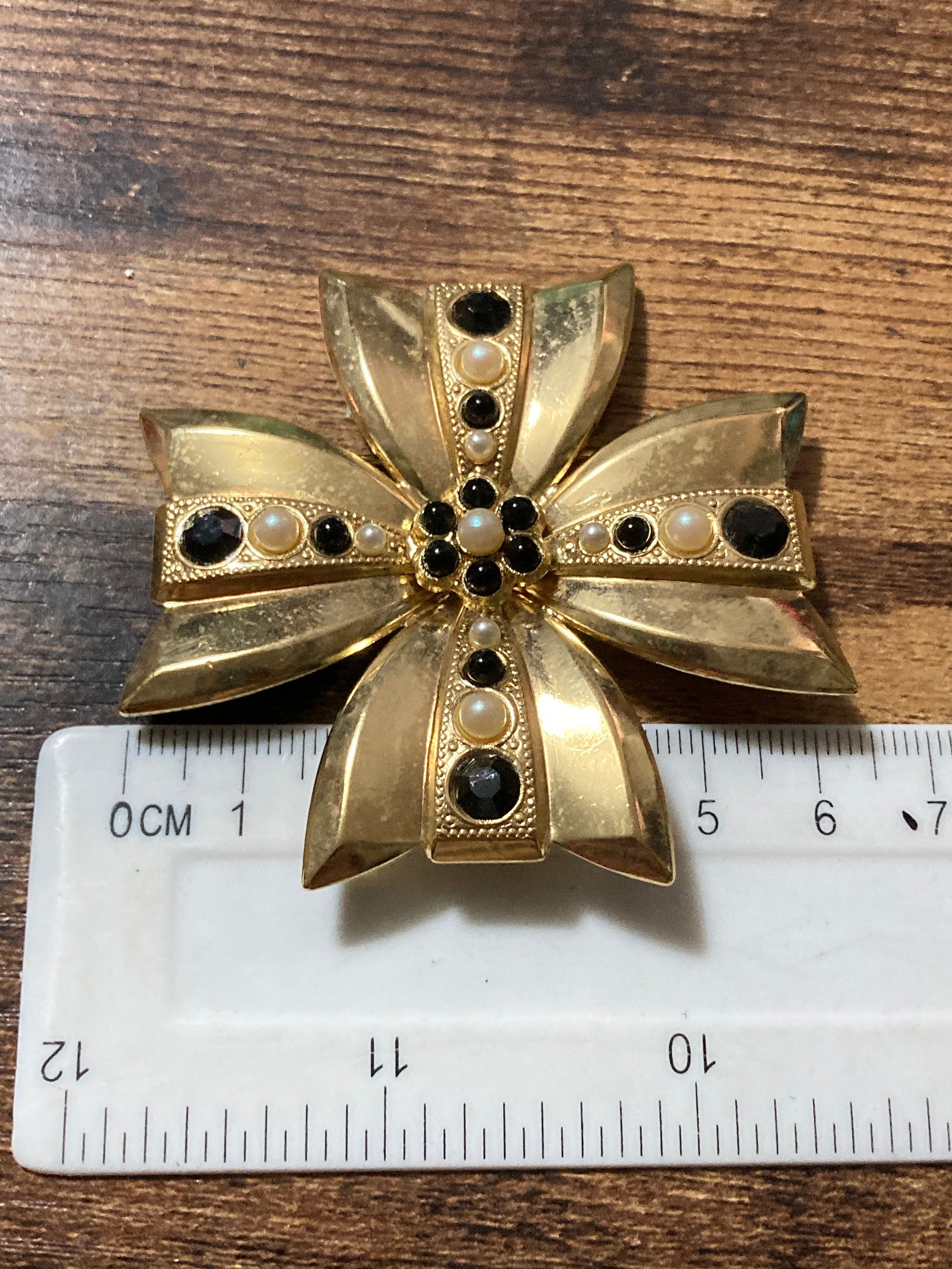 Vintage Gold Tone Maltese Cross Brooch: Black Diamanté & Faux Pearl