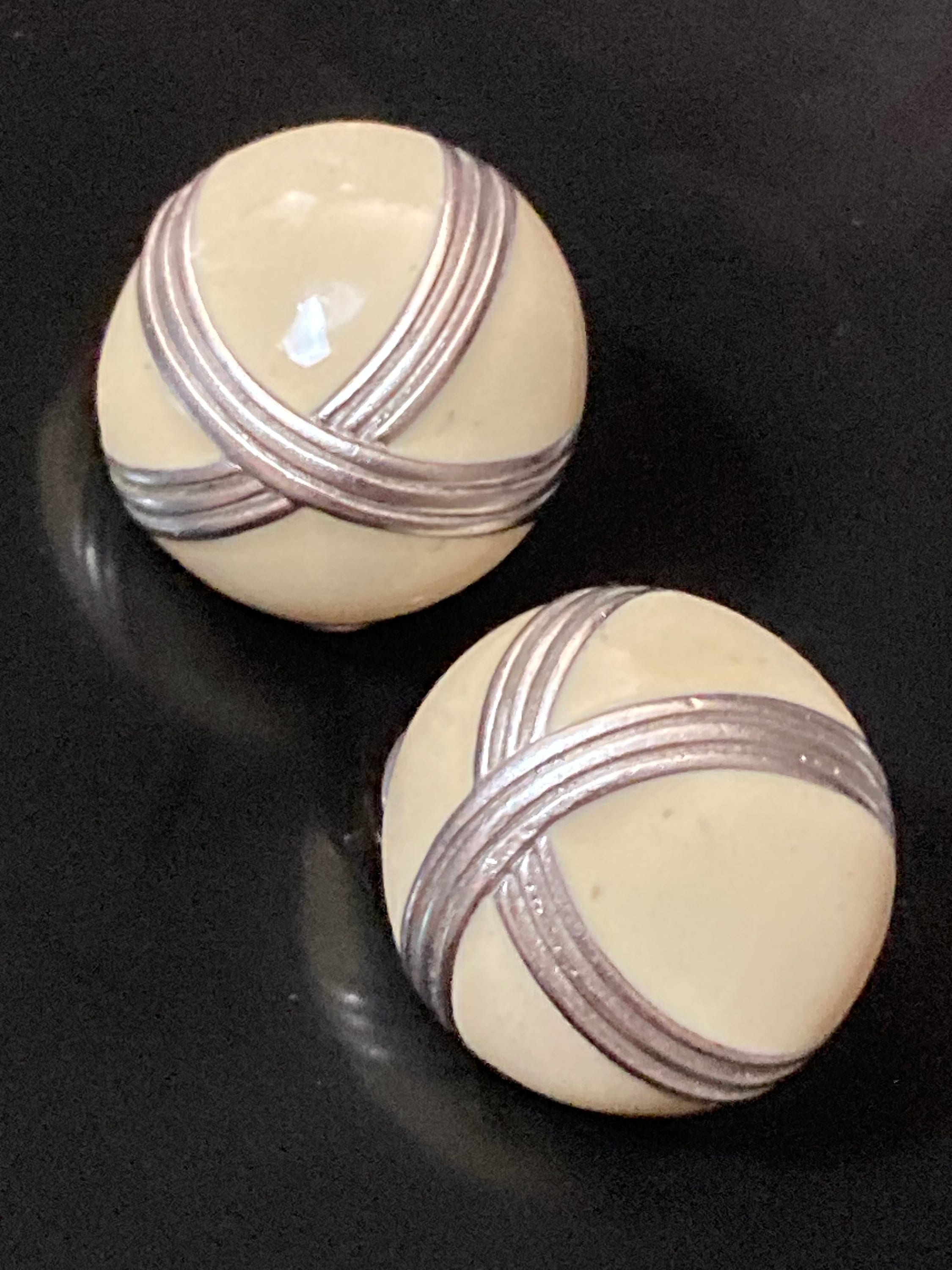 Signed MONET Vintage silver tone cream beige neutral enamel disc clip on earrings