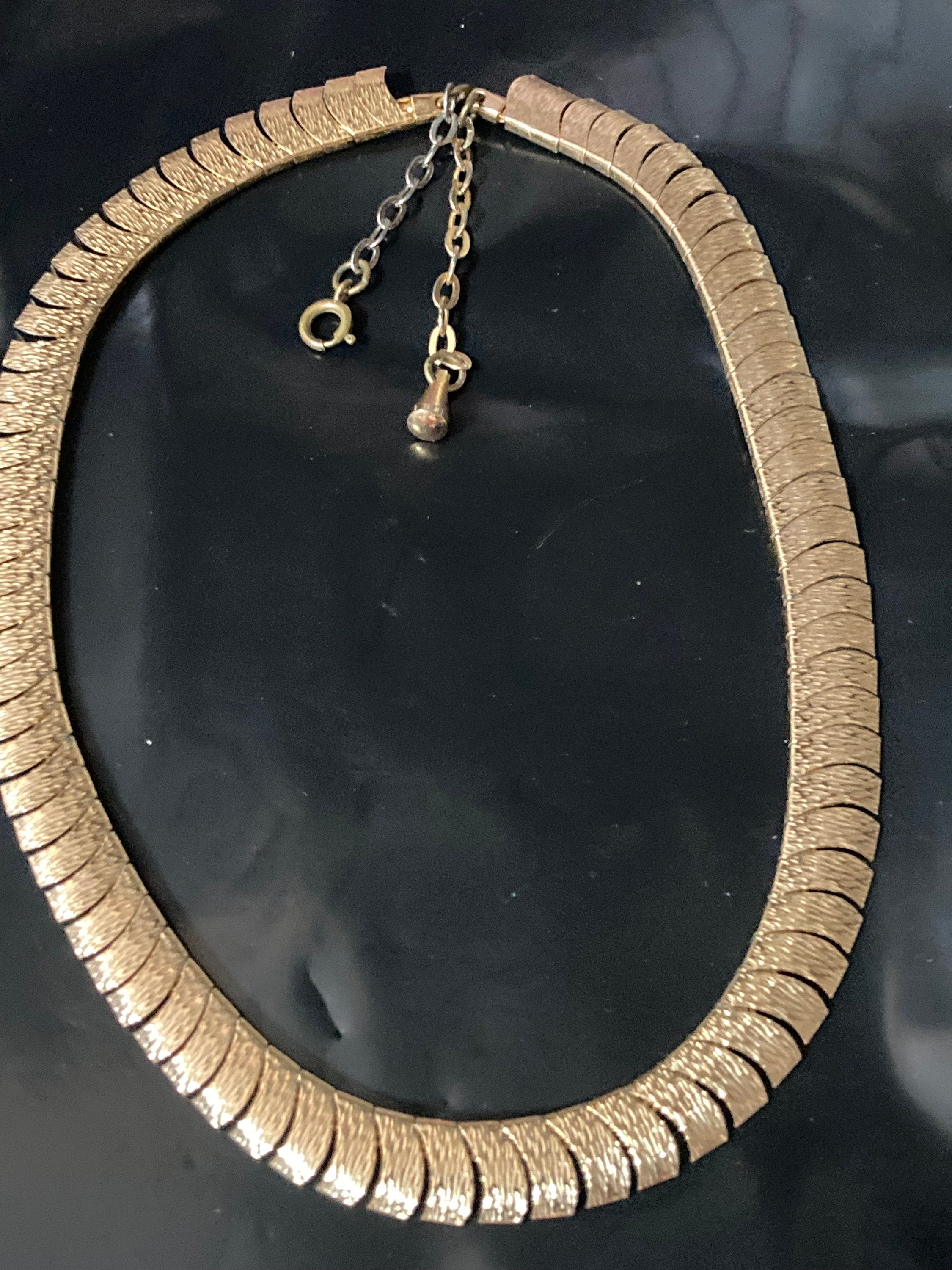 Vintage cleopatra Egyptian gold tone wide textured fringed choker necklace