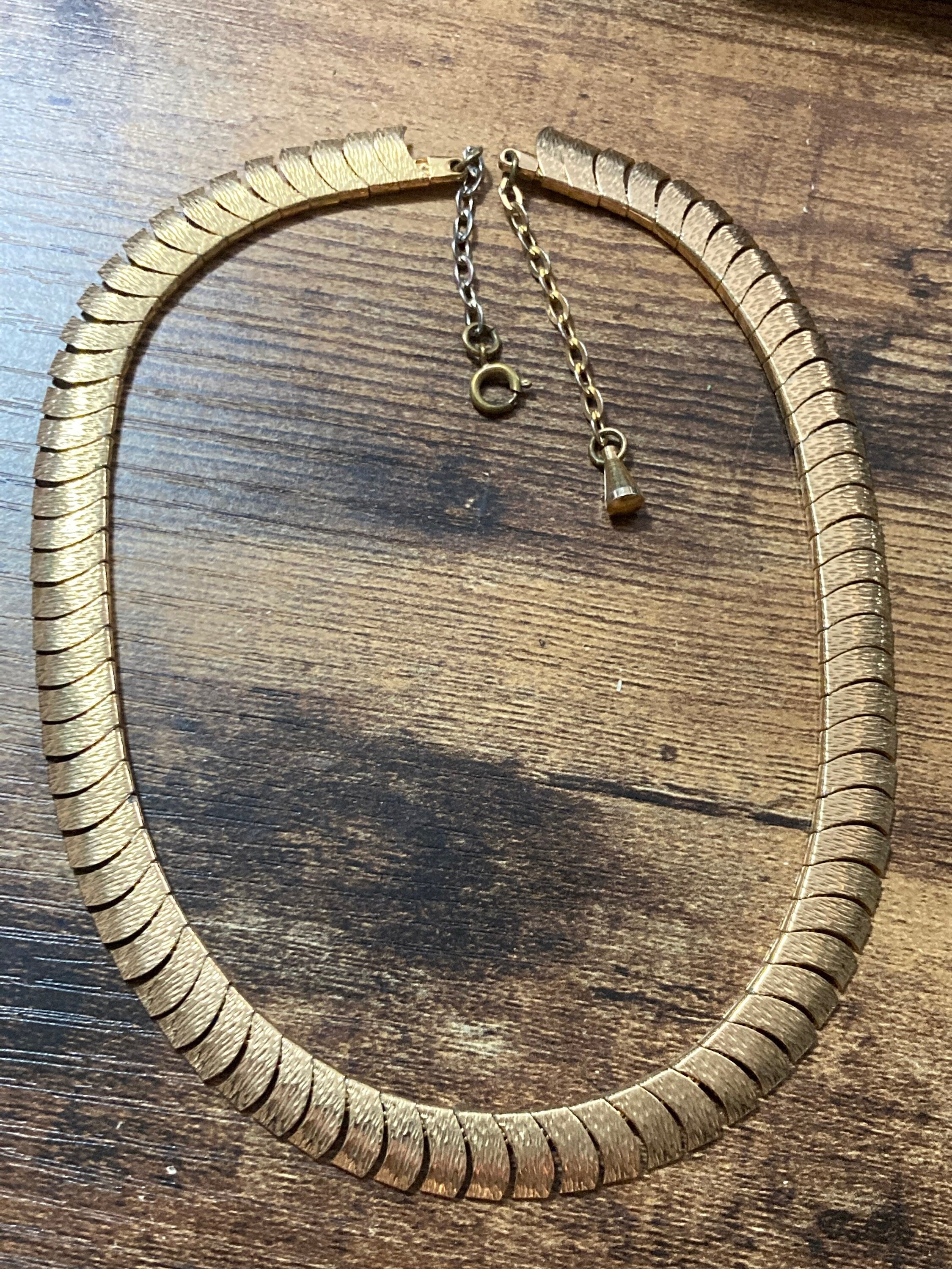 Vintage cleopatra Egyptian gold tone wide textured fringed choker necklace