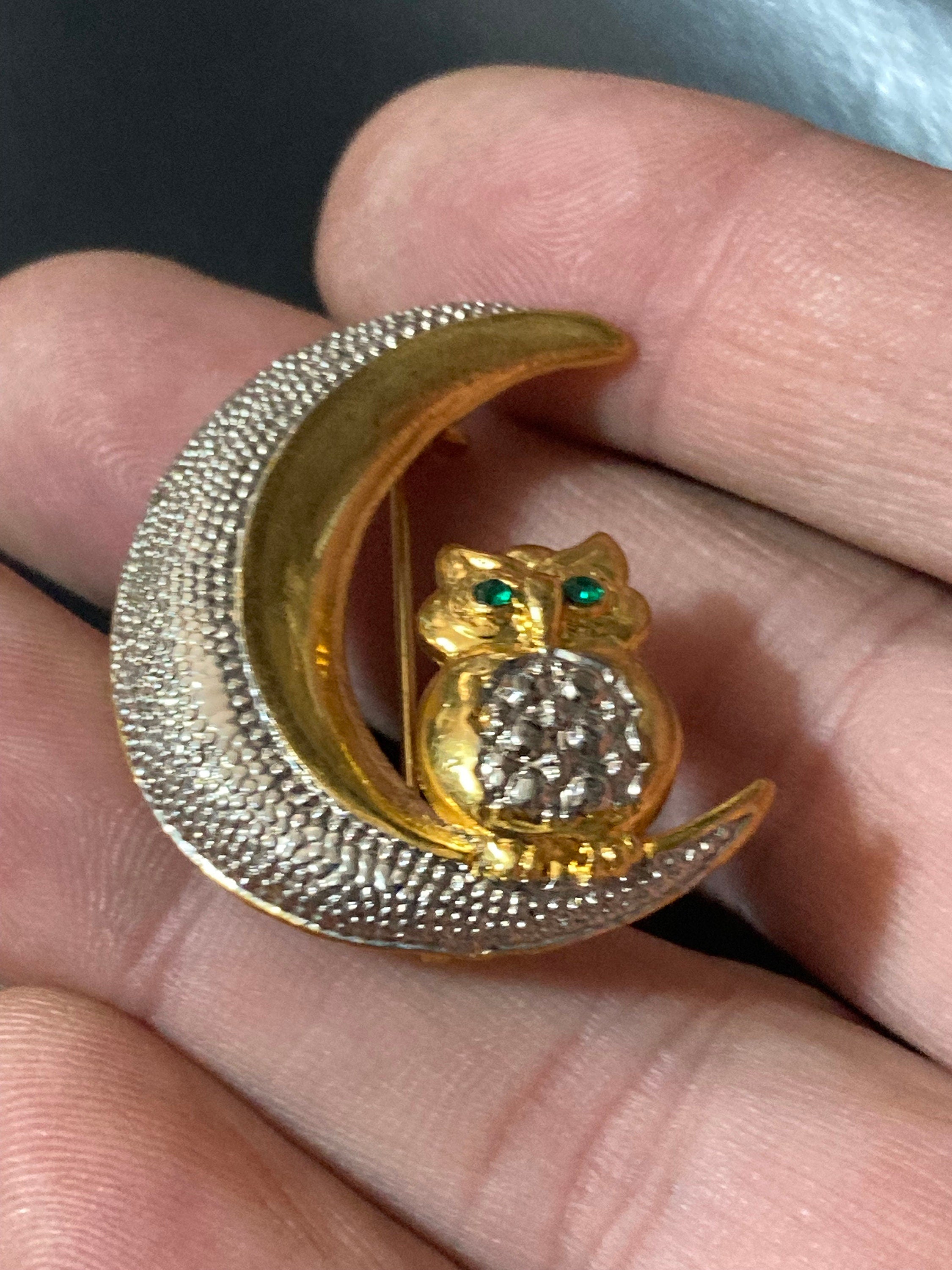 Retro owl on a crescent moon diamanté crystal brooch emerald eyes silver and gold tone