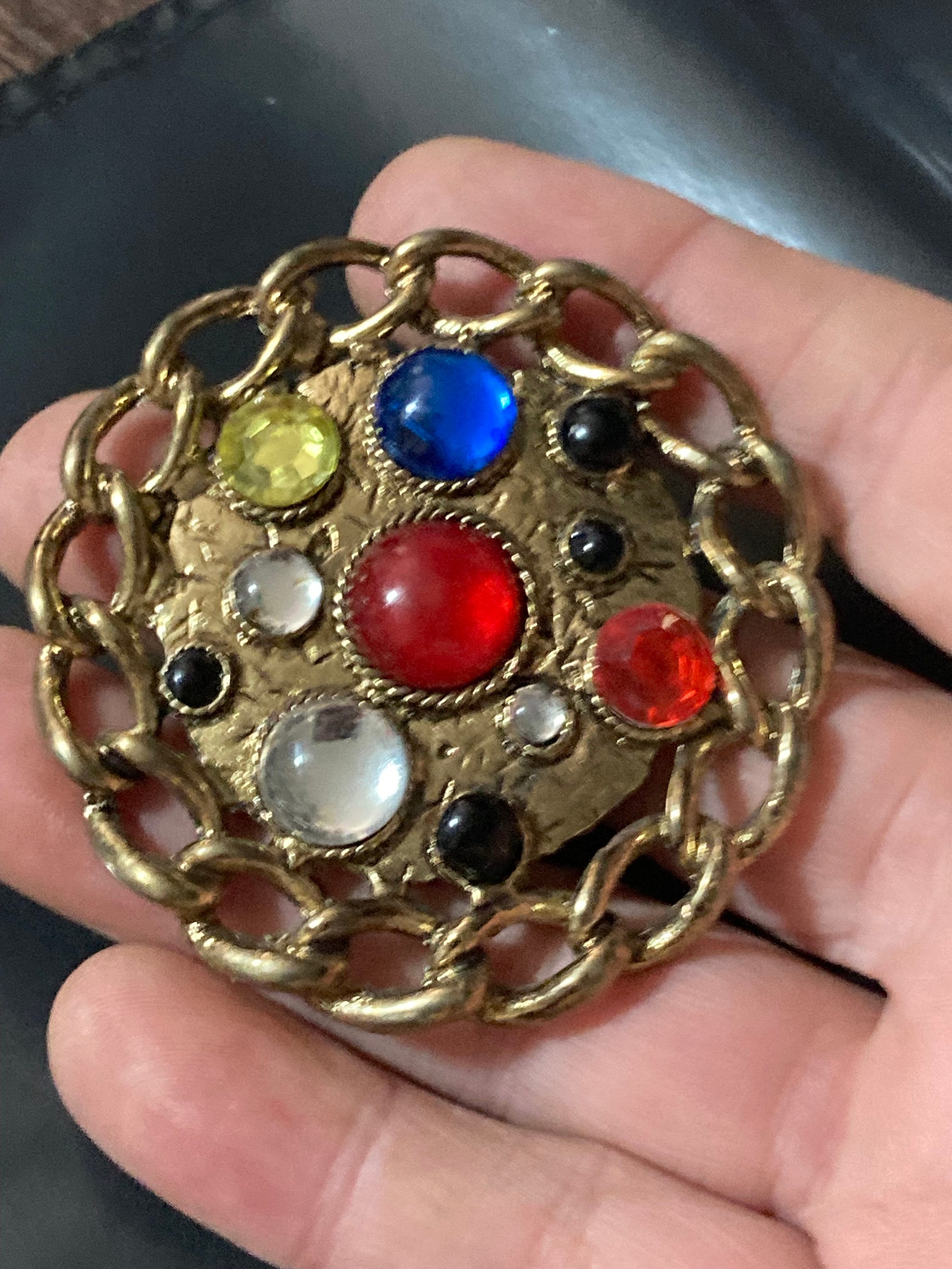 Gripoix Style Brooch: Gold Tone Floral Cabochon Chain Link (5.5cm)