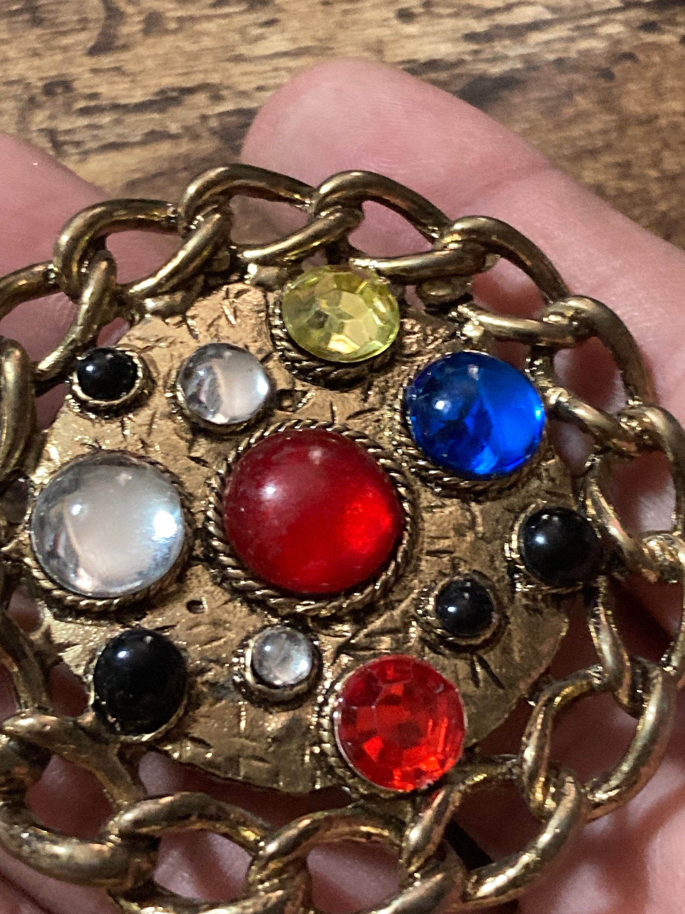 Gripoix Style Brooch: Gold Tone Floral Cabochon Chain Link (5.5cm)