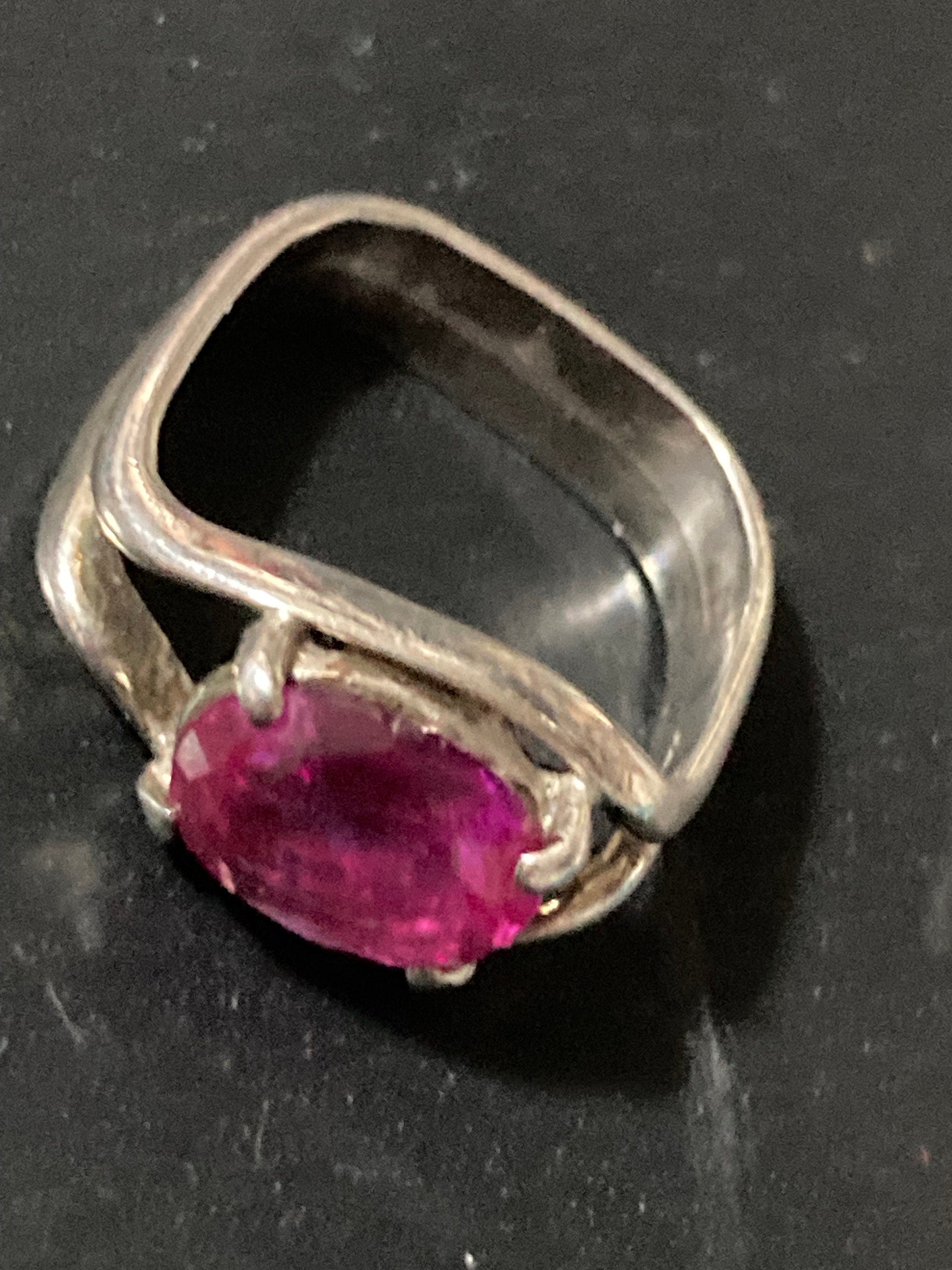 925 sterling silver bright pink gem set diamanté dress ring size M 4.5 grams modernist SQUARE design