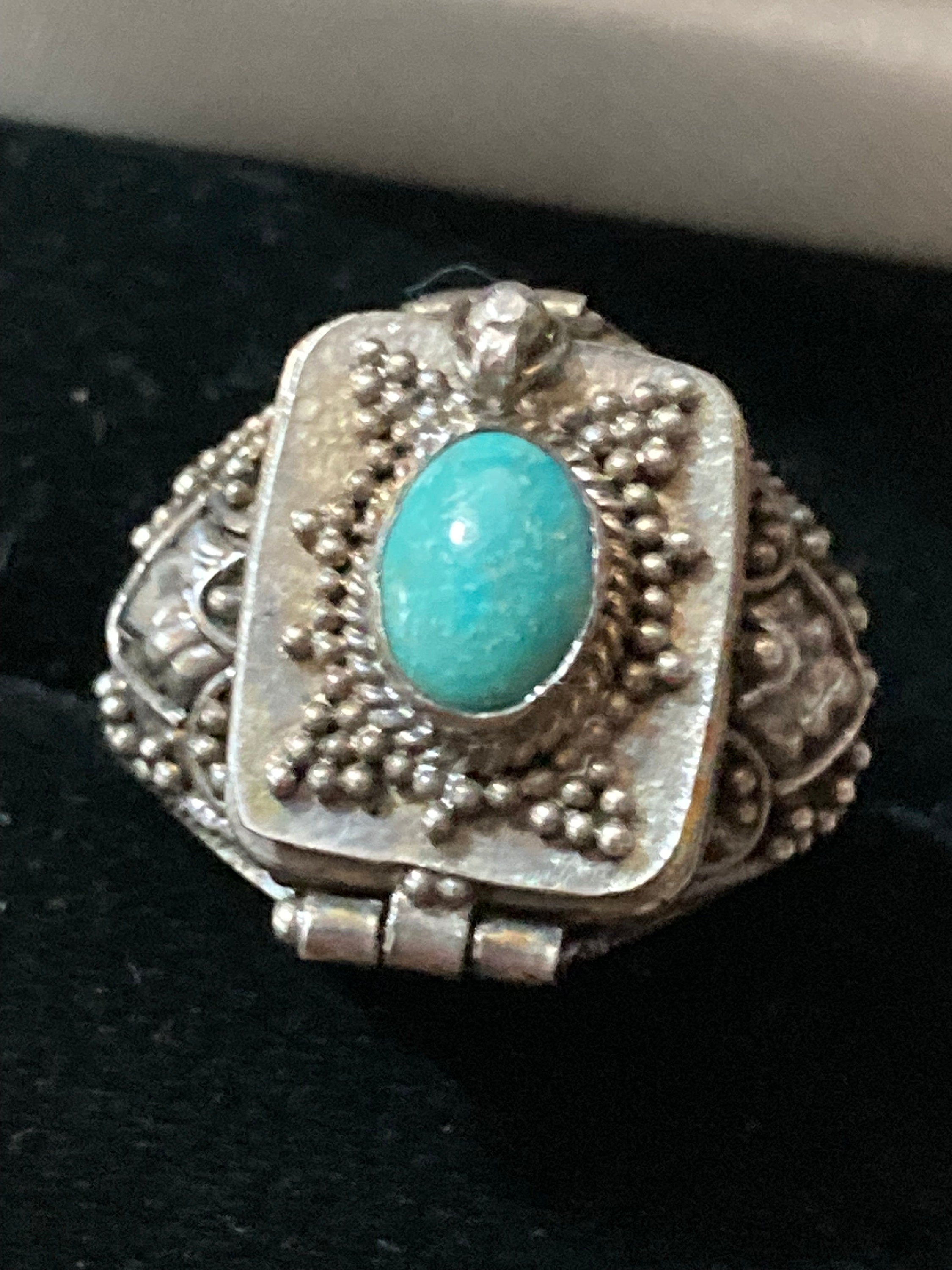 Vintage SIZE L 925 sterling silver and turquoise opening poison ring 5.5gram