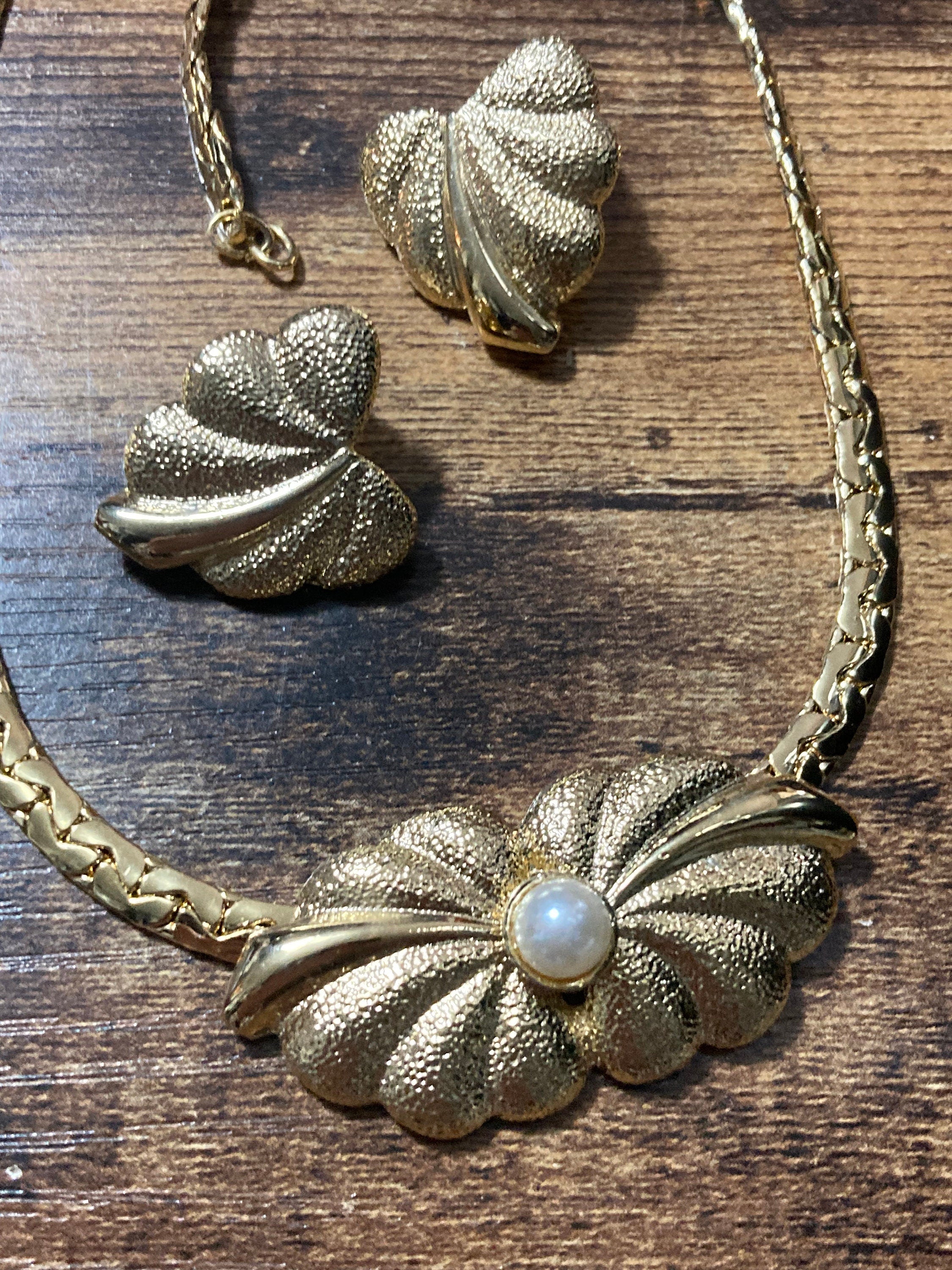 Vintage Gold Plated Leaf Necklace & Clip On Earrings: Faux Pearl Set