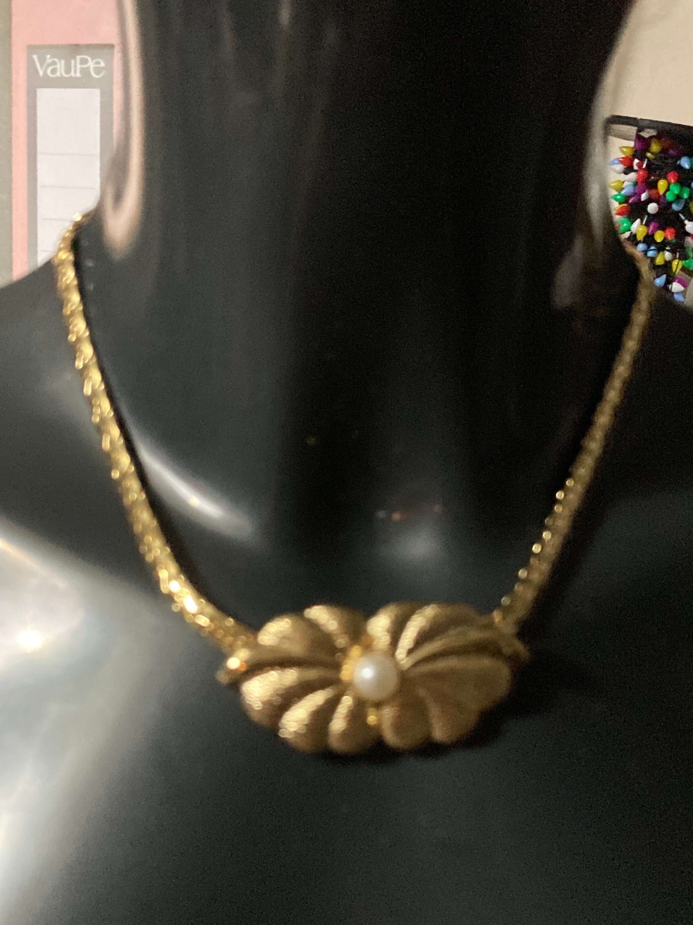 Vintage Gold Plated Leaf Necklace & Clip On Earrings: Faux Pearl Set
