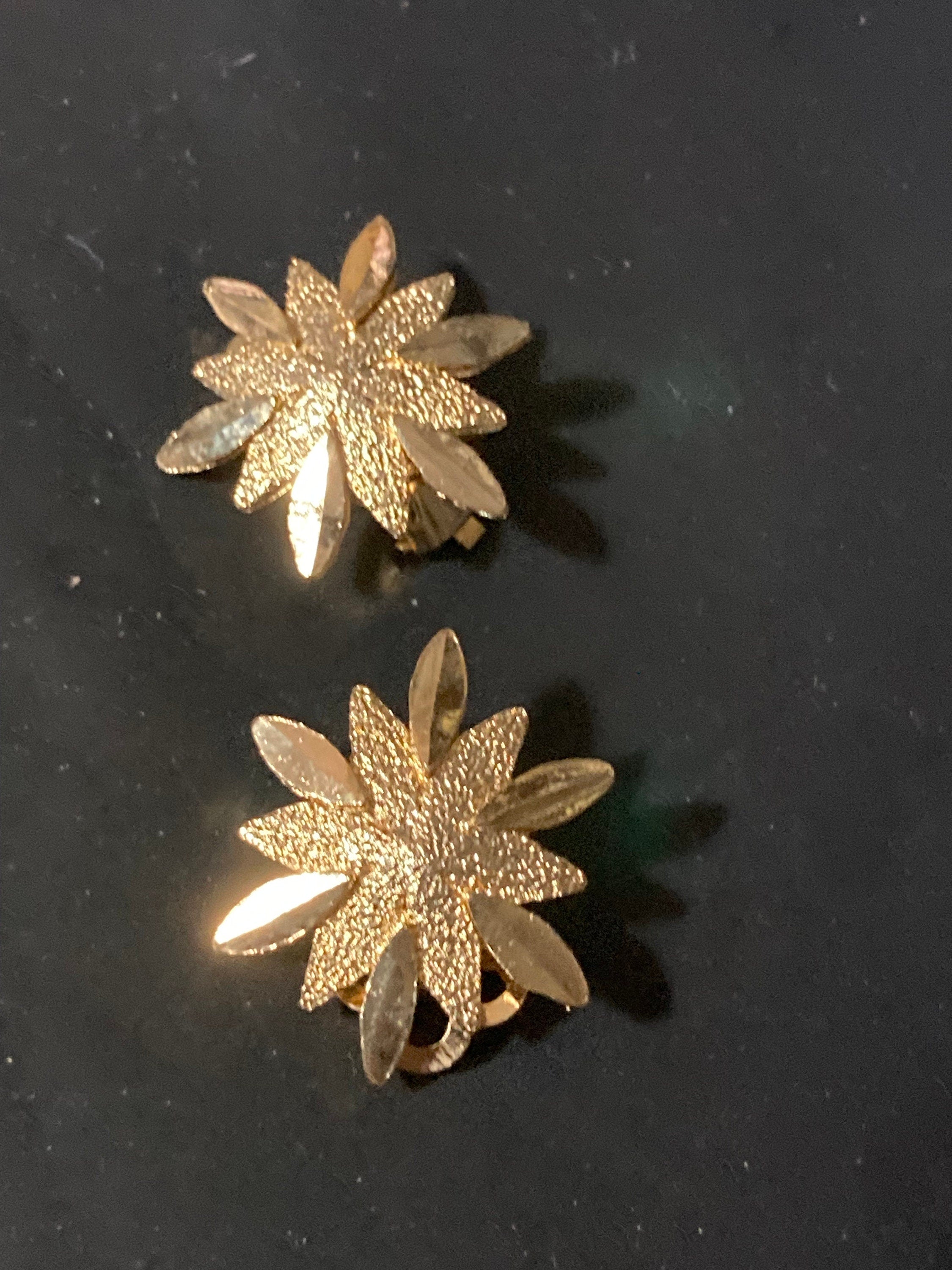 brutalist star gold tone clip on earrings old shop stock 1970s