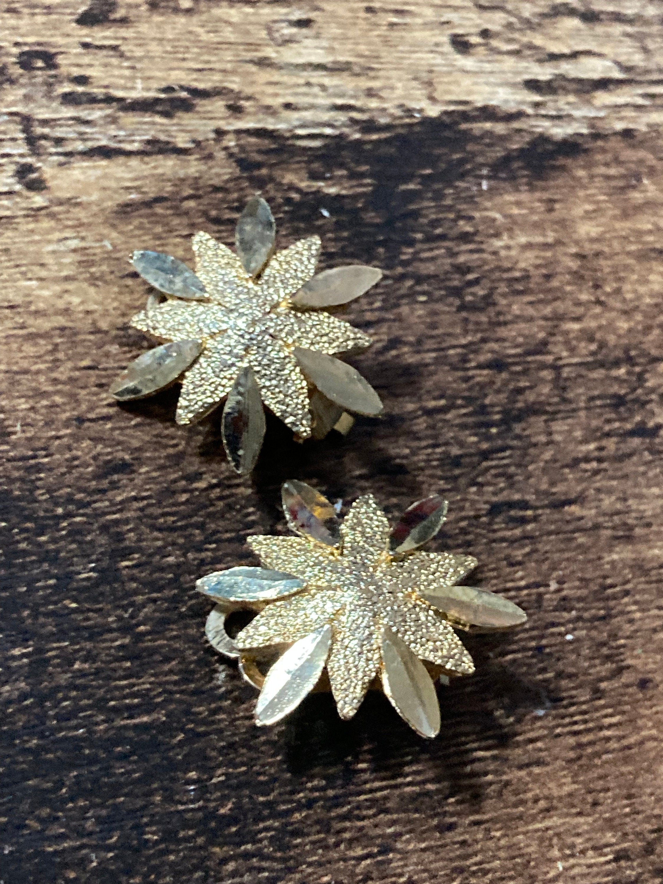 brutalist star gold tone clip on earrings old shop stock 1970s