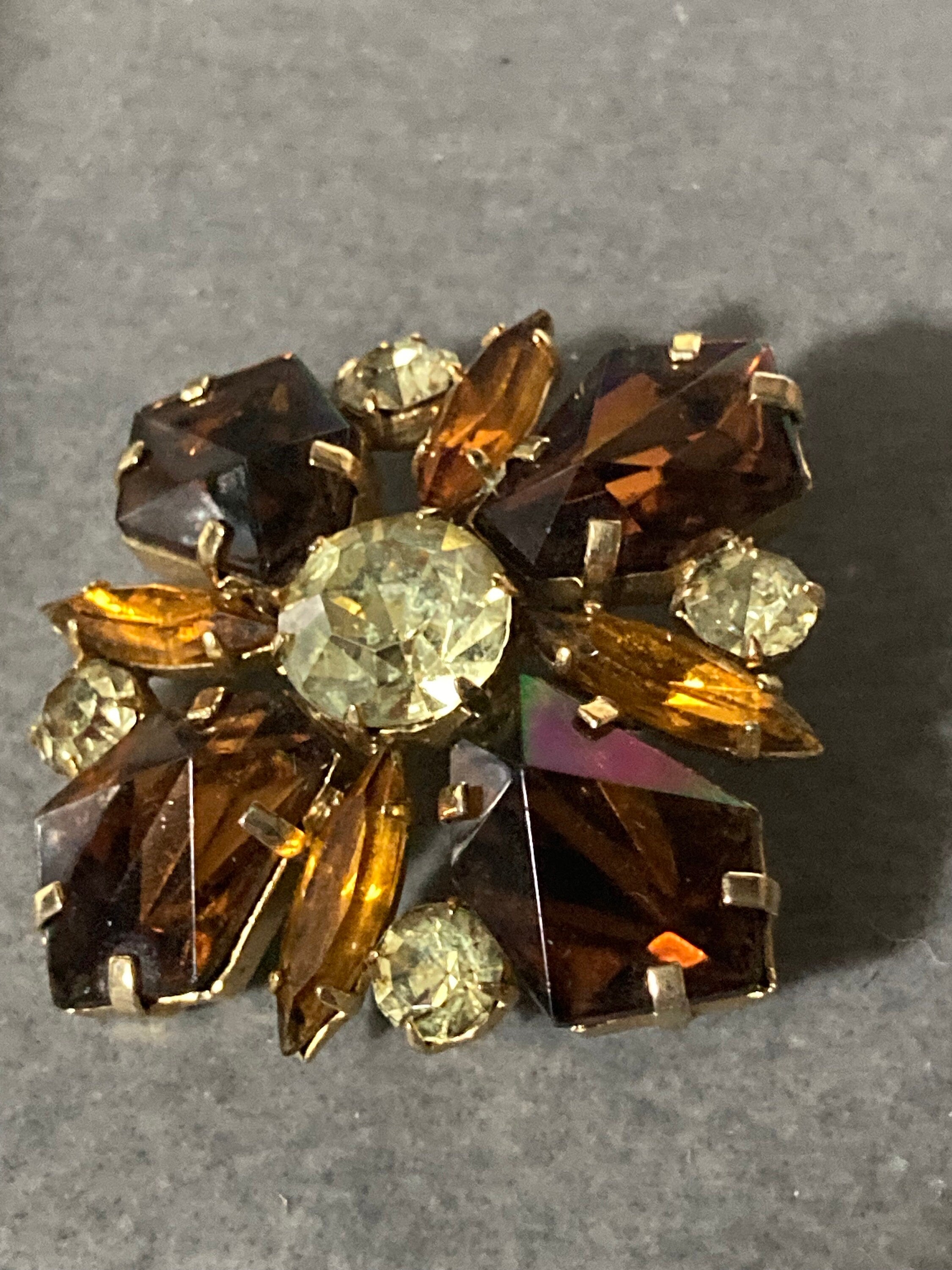 Large vintage modernist gold tone brown cognac glass star brooch