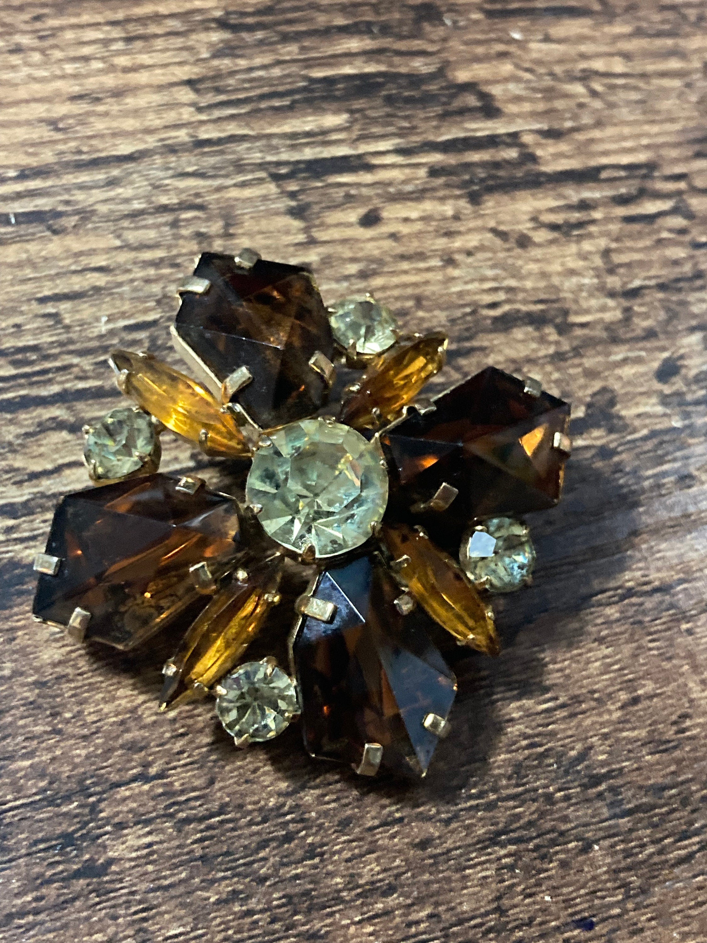 Large vintage modernist gold tone brown cognac glass star brooch