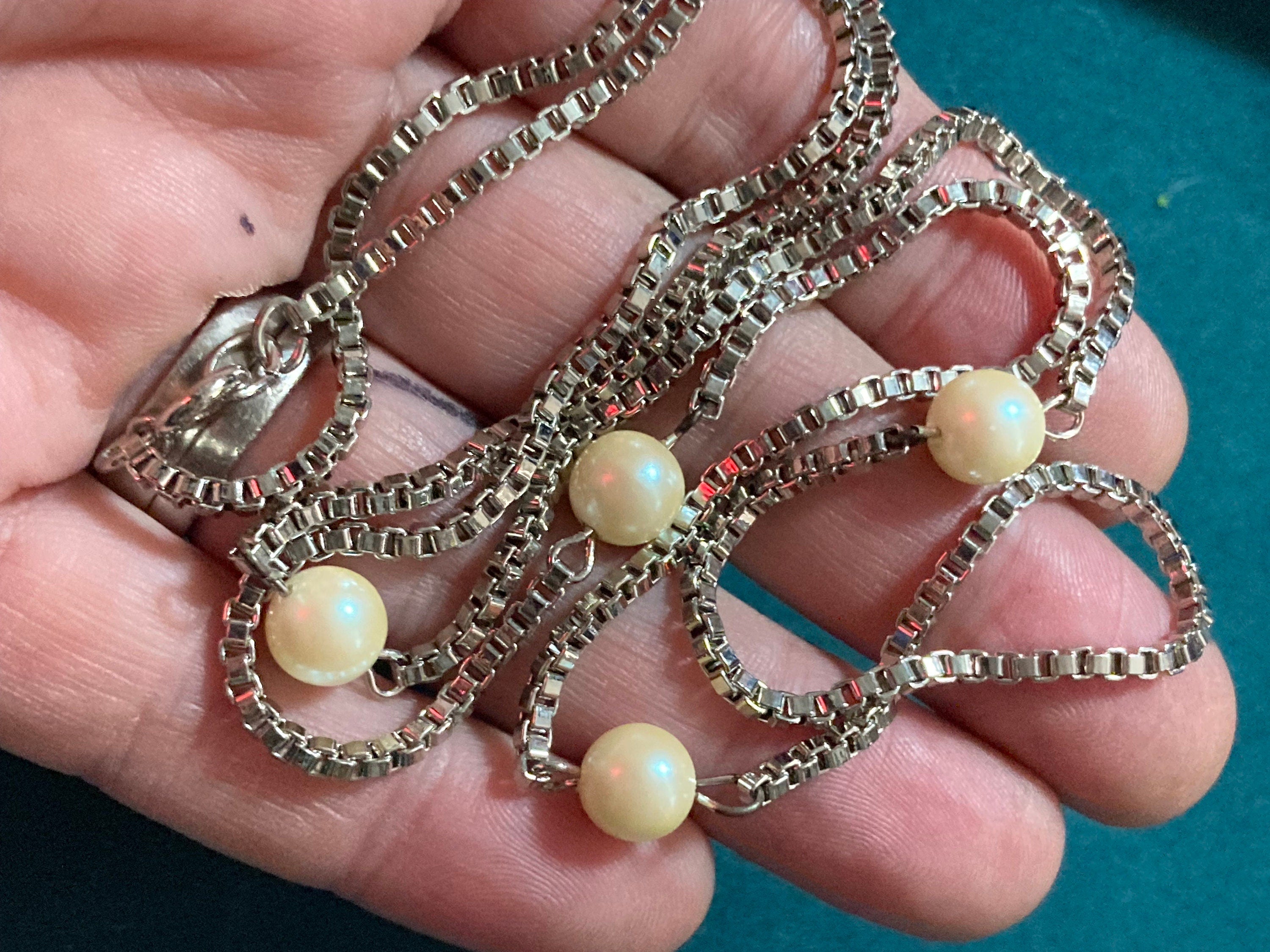 true 1970s vintage pristine long box chain link silver plated faux pearl station necklace 29”