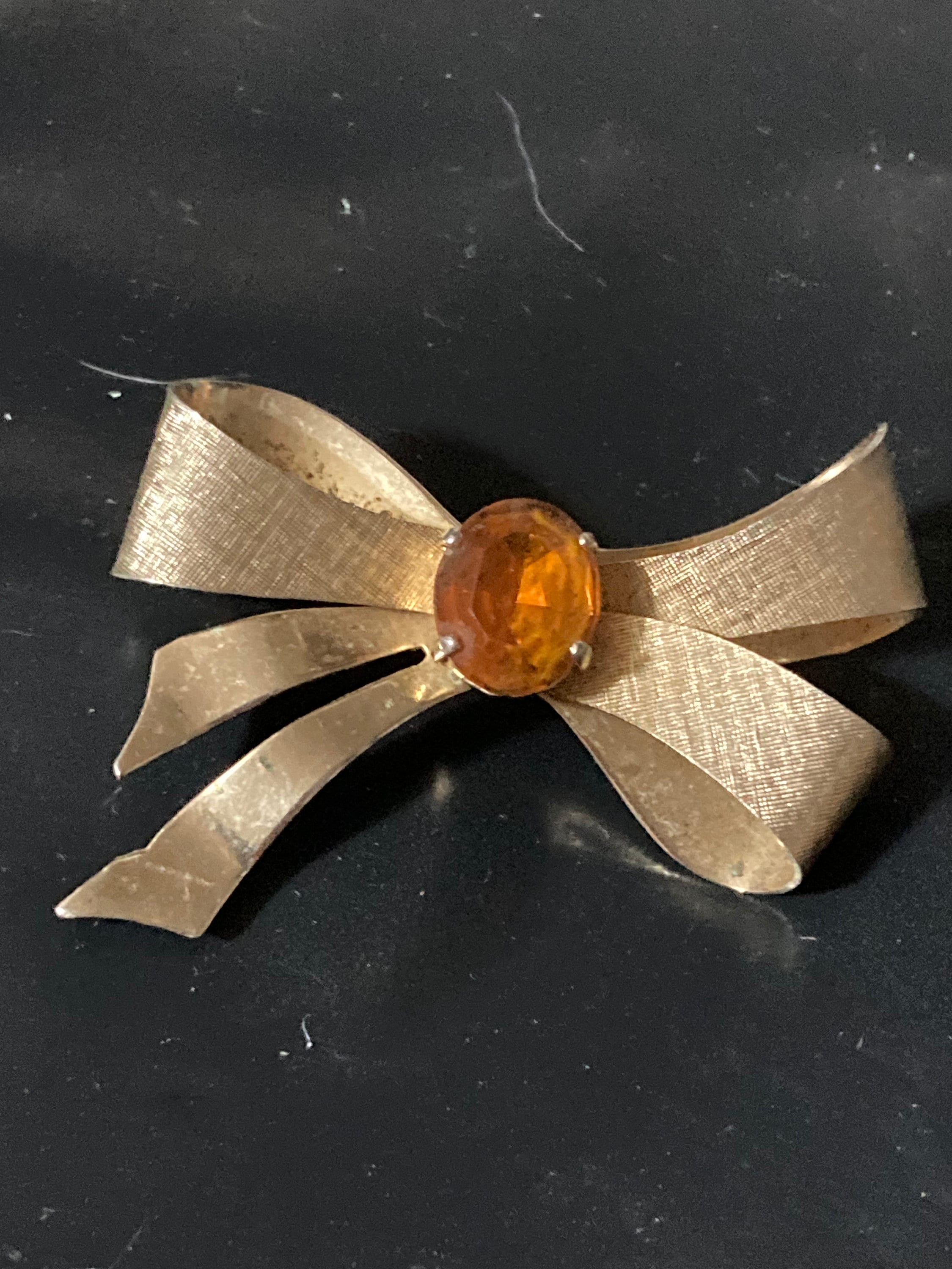 Vintage 1960s Gold Tone Bow Brooch: Faux Citrine Glass
