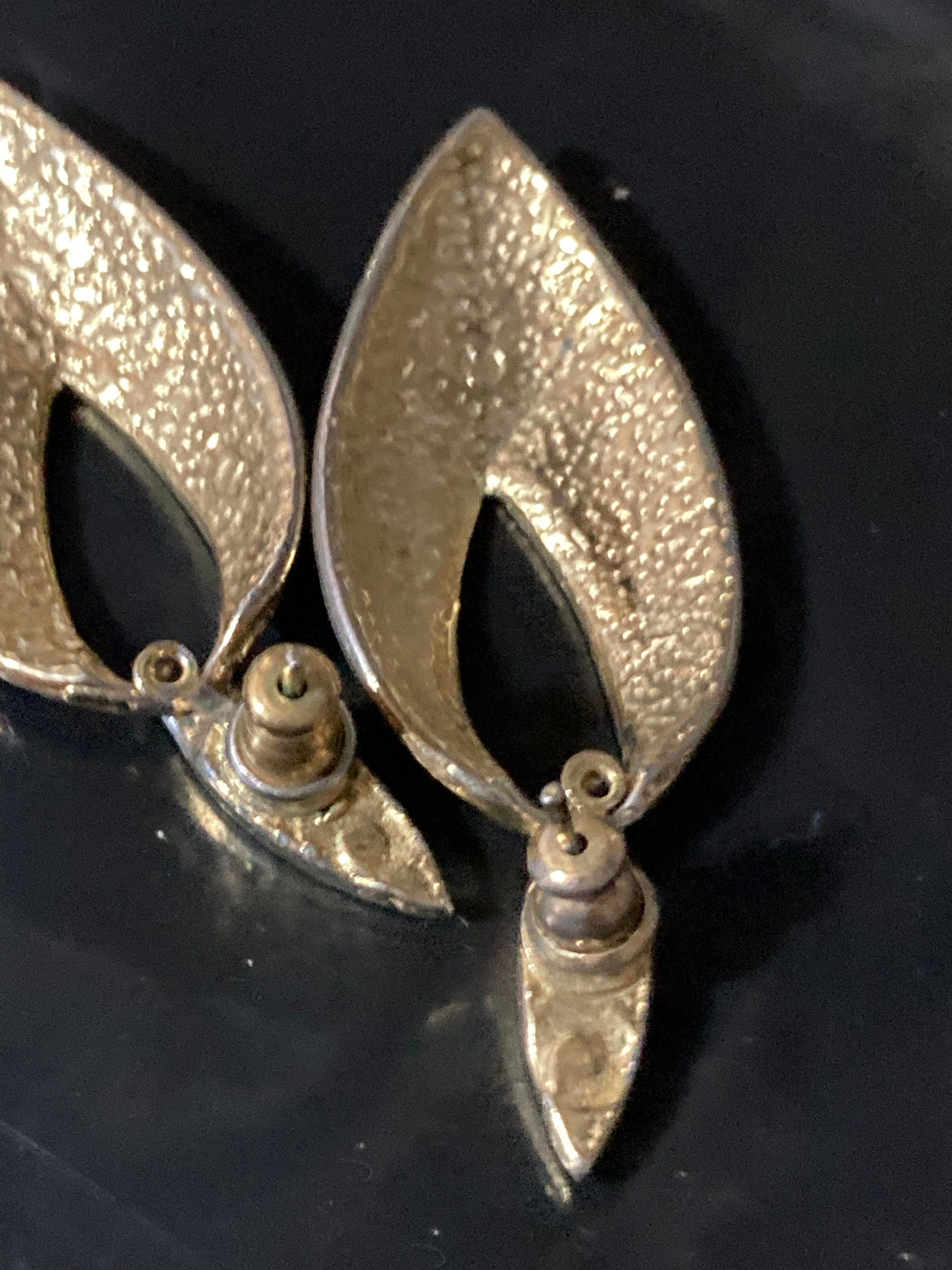 Vintage 1980s Gold tone Black enamel pair door knocker dangly drop earrings pierced