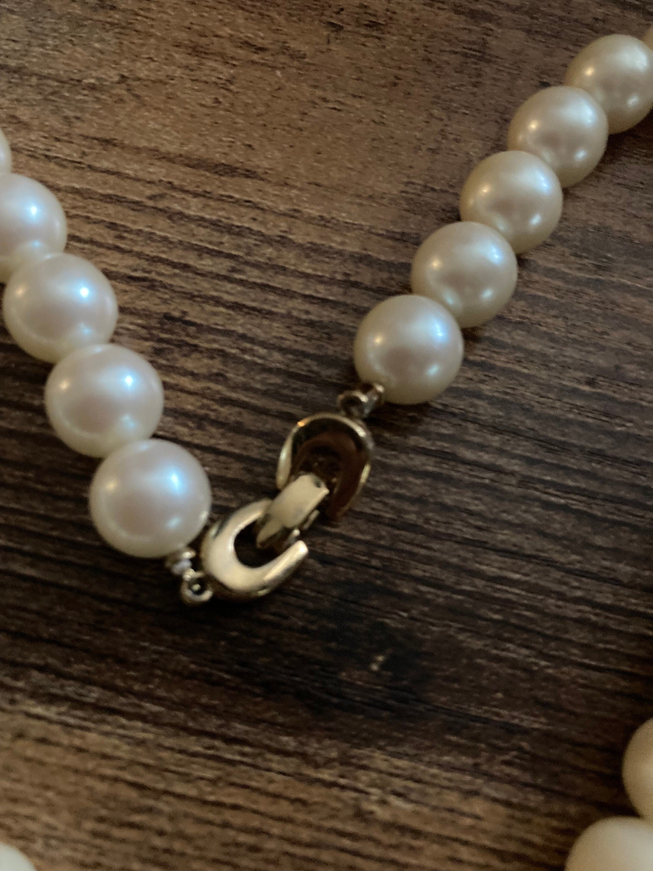 Signed Richelieu designer nautical sea shell and faux pearl Vintage Gold Tone choker necklace