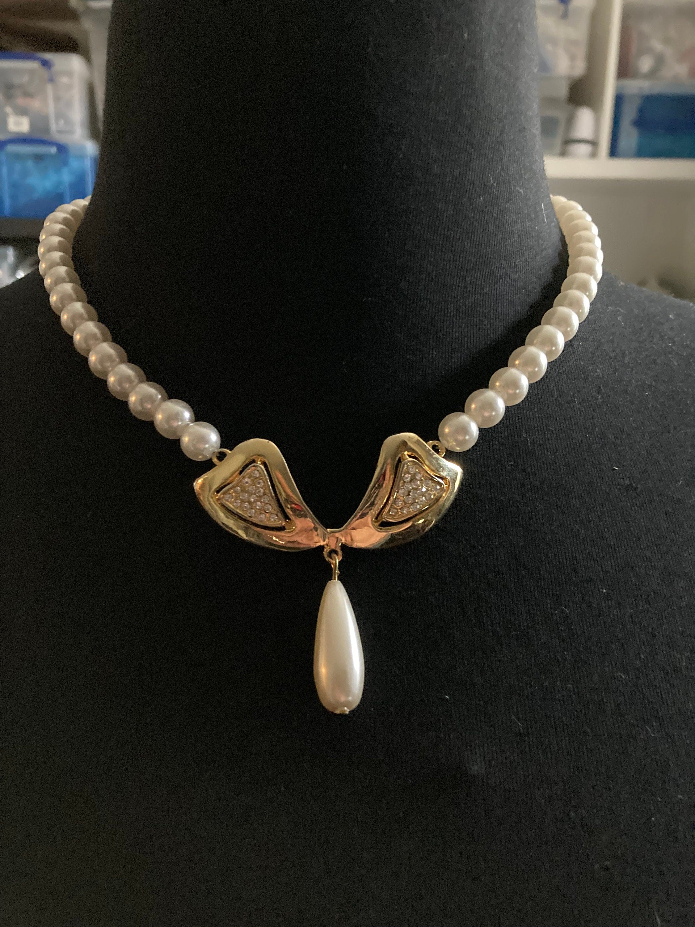 Faux single strand Pearl necklace paste pendant vintage retro beaded diamanté gold tone dropper 1980s retro
