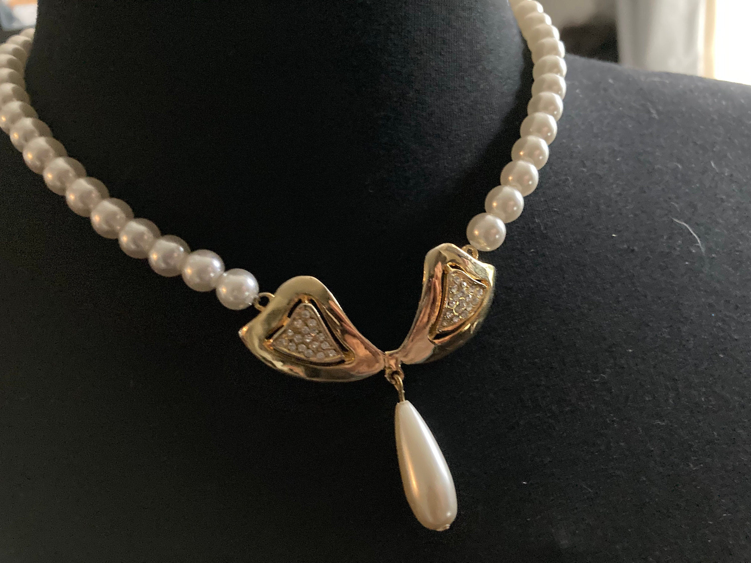Faux single strand Pearl necklace paste pendant vintage retro beaded diamanté gold tone dropper 1980s retro