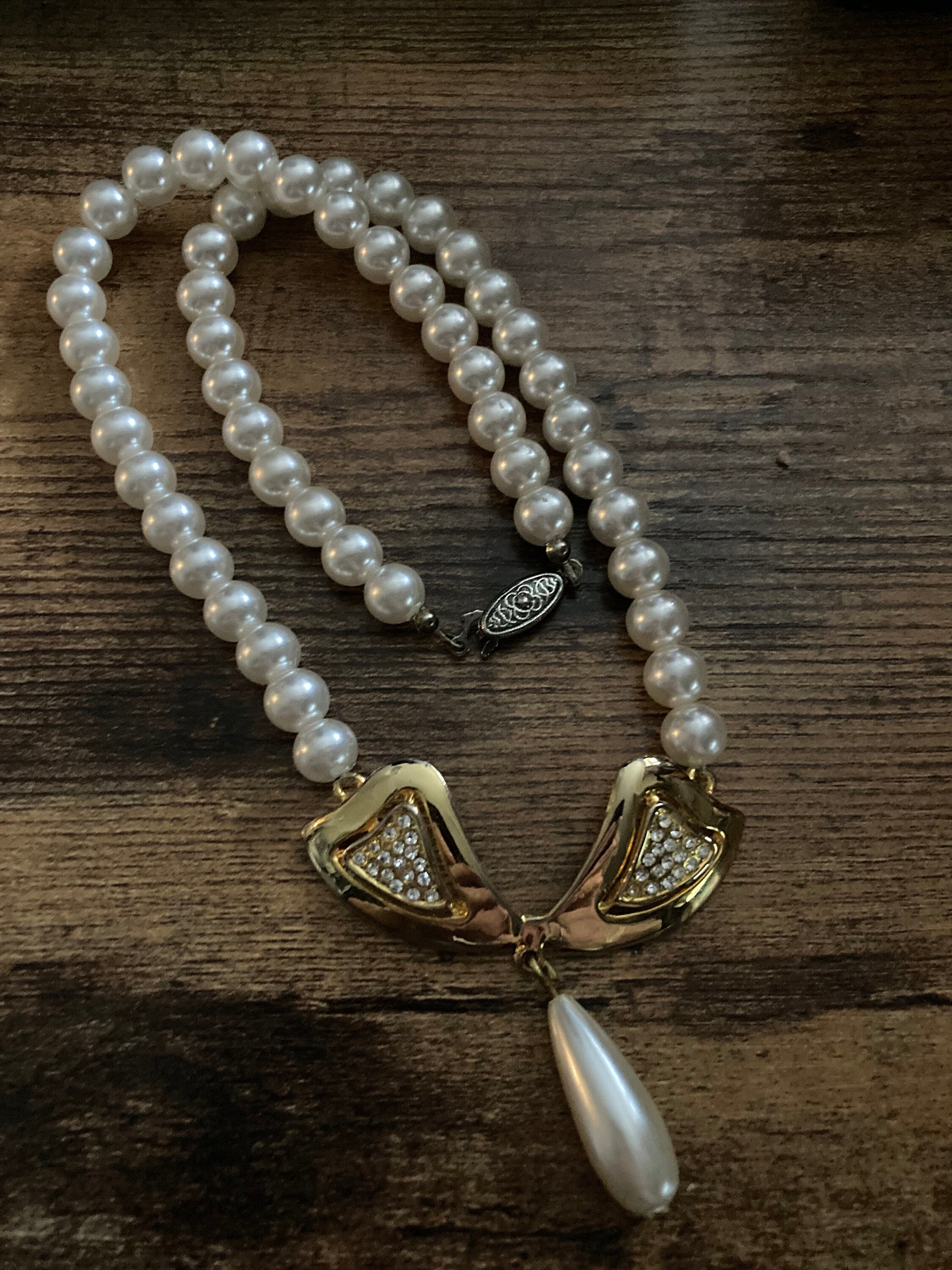 Faux single strand Pearl necklace paste pendant vintage retro beaded diamanté gold tone dropper 1980s retro