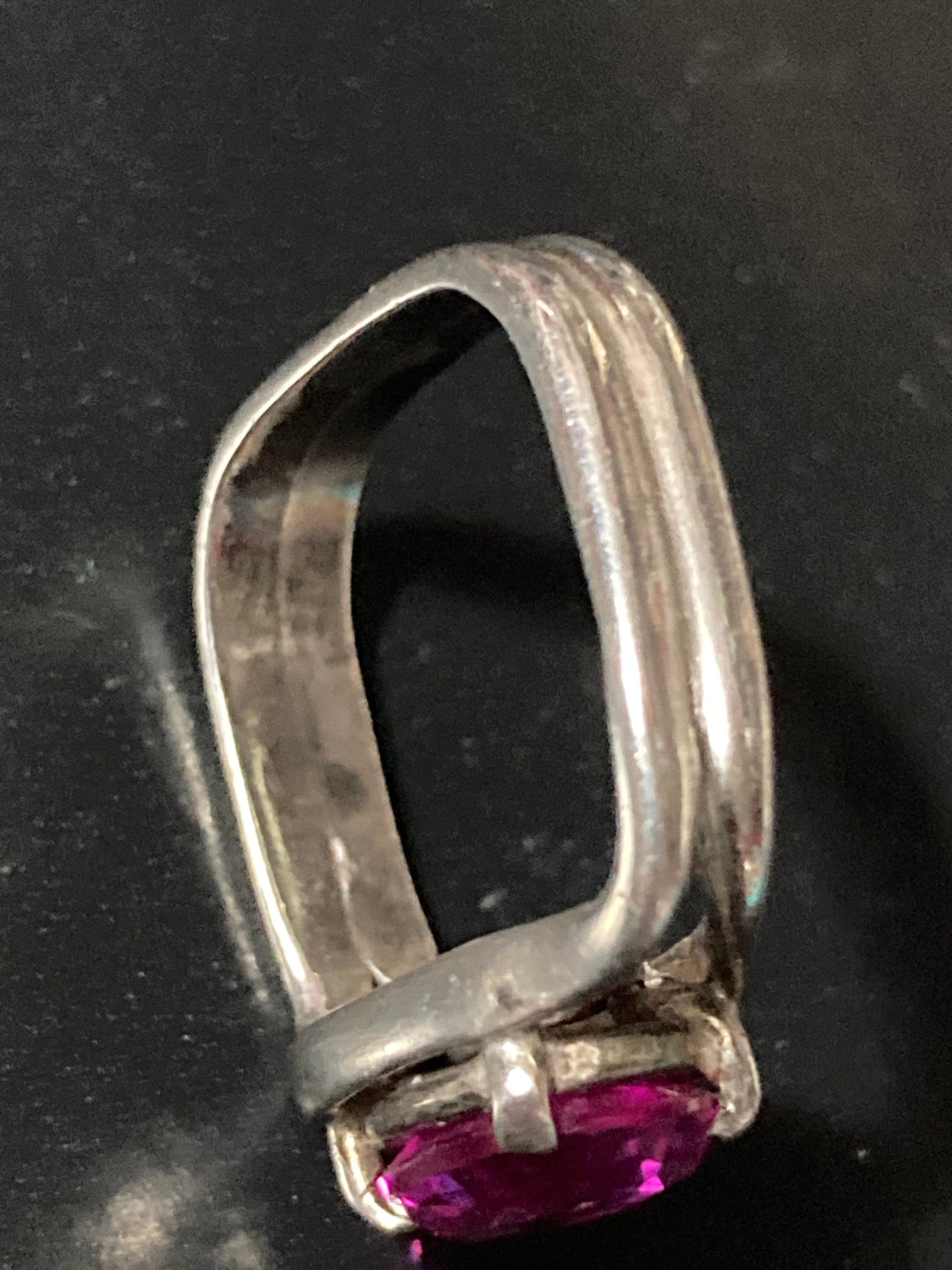 925 sterling silver bright pink gem set diamanté dress ring size M 4.5 grams modernist SQUARE design