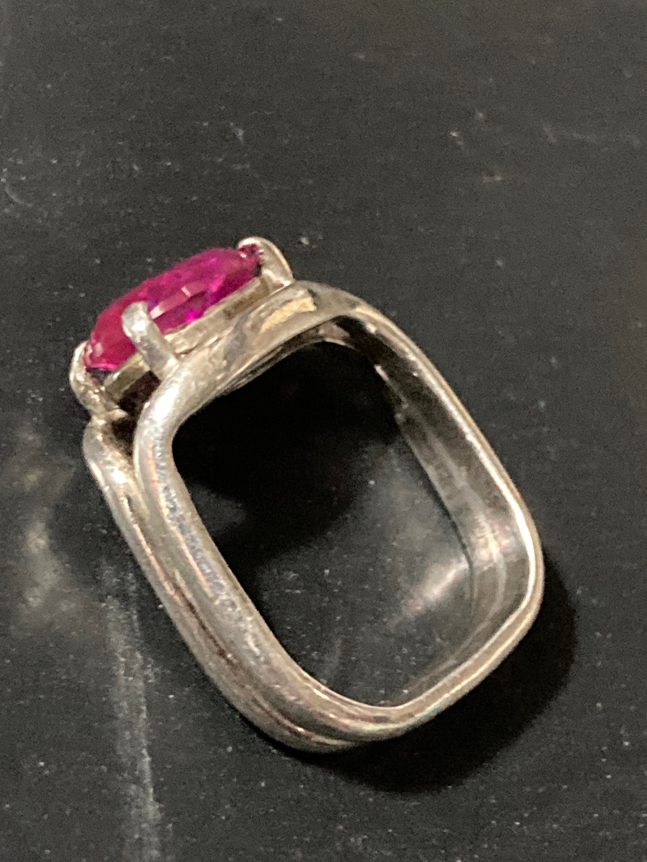 925 sterling silver bright pink gem set diamanté dress ring size M 4.5 grams modernist SQUARE design