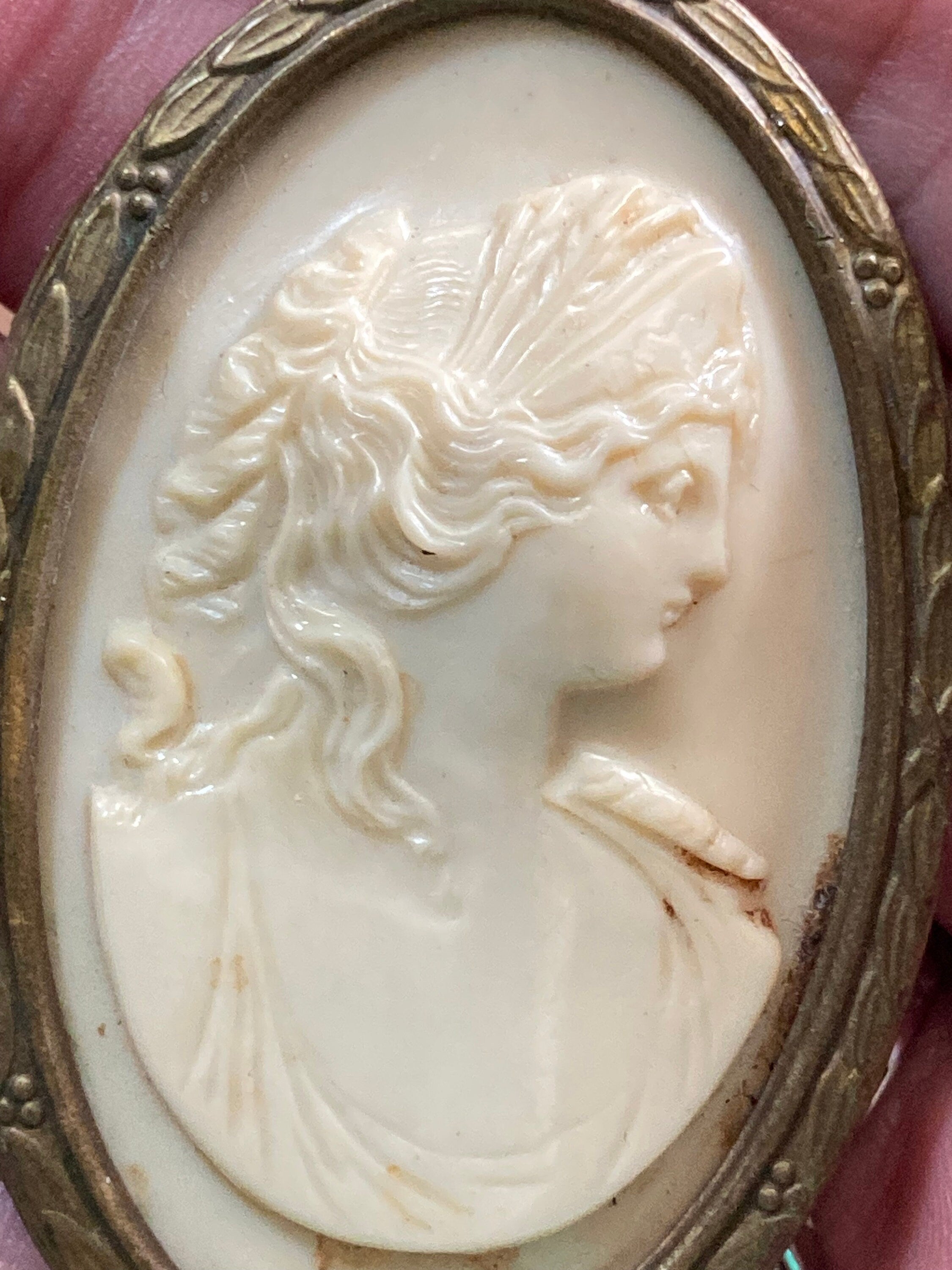 Vintage Edwardian Celluloid Cameo Brooch: Gilt Metal Framed Lady Pin