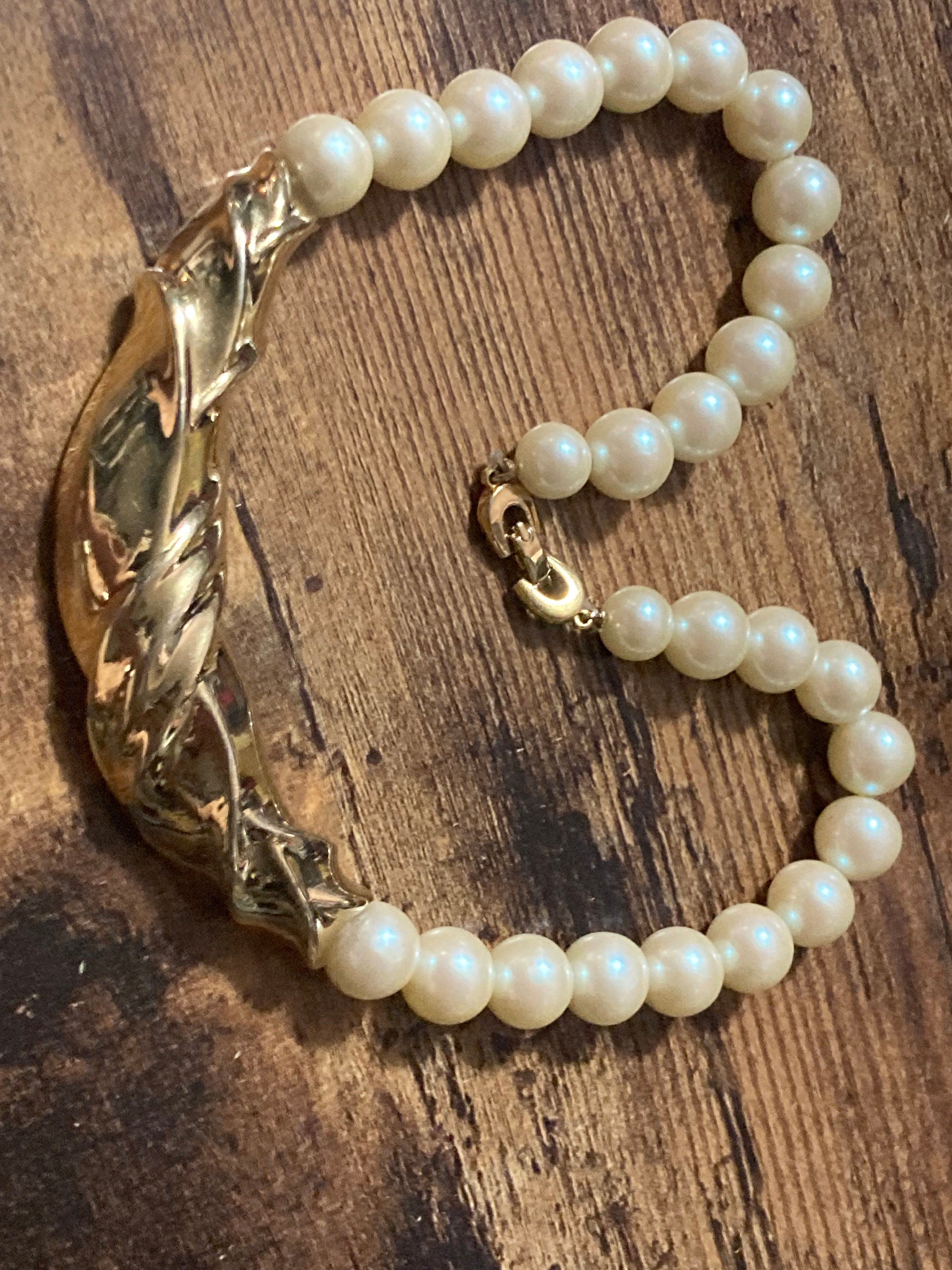 Signed Richelieu designer faux pearl Vintage Gold Tone collar necklace