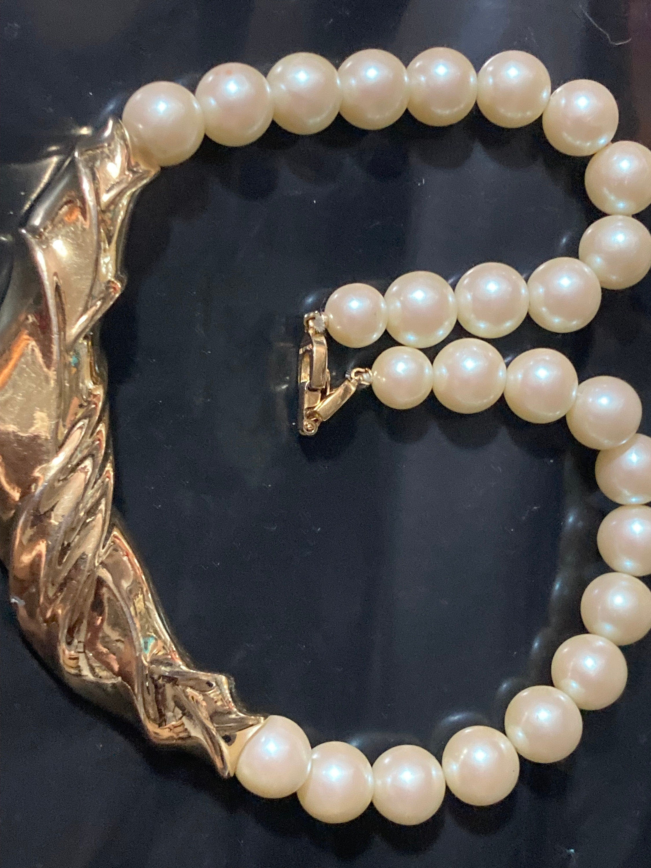 Signed Richelieu designer faux pearl Vintage Gold Tone collar necklace