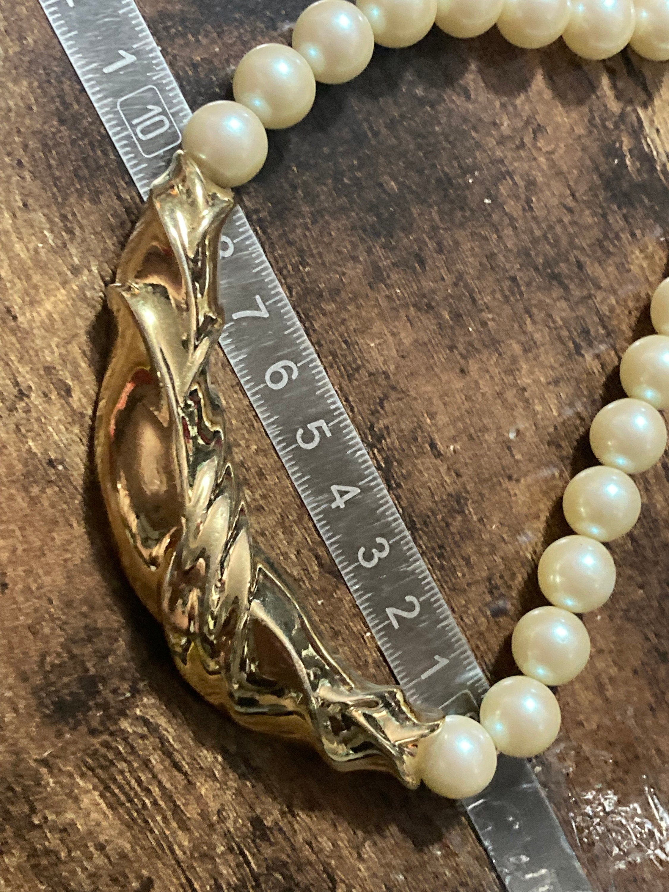 Signed Richelieu designer faux pearl Vintage Gold Tone collar necklace