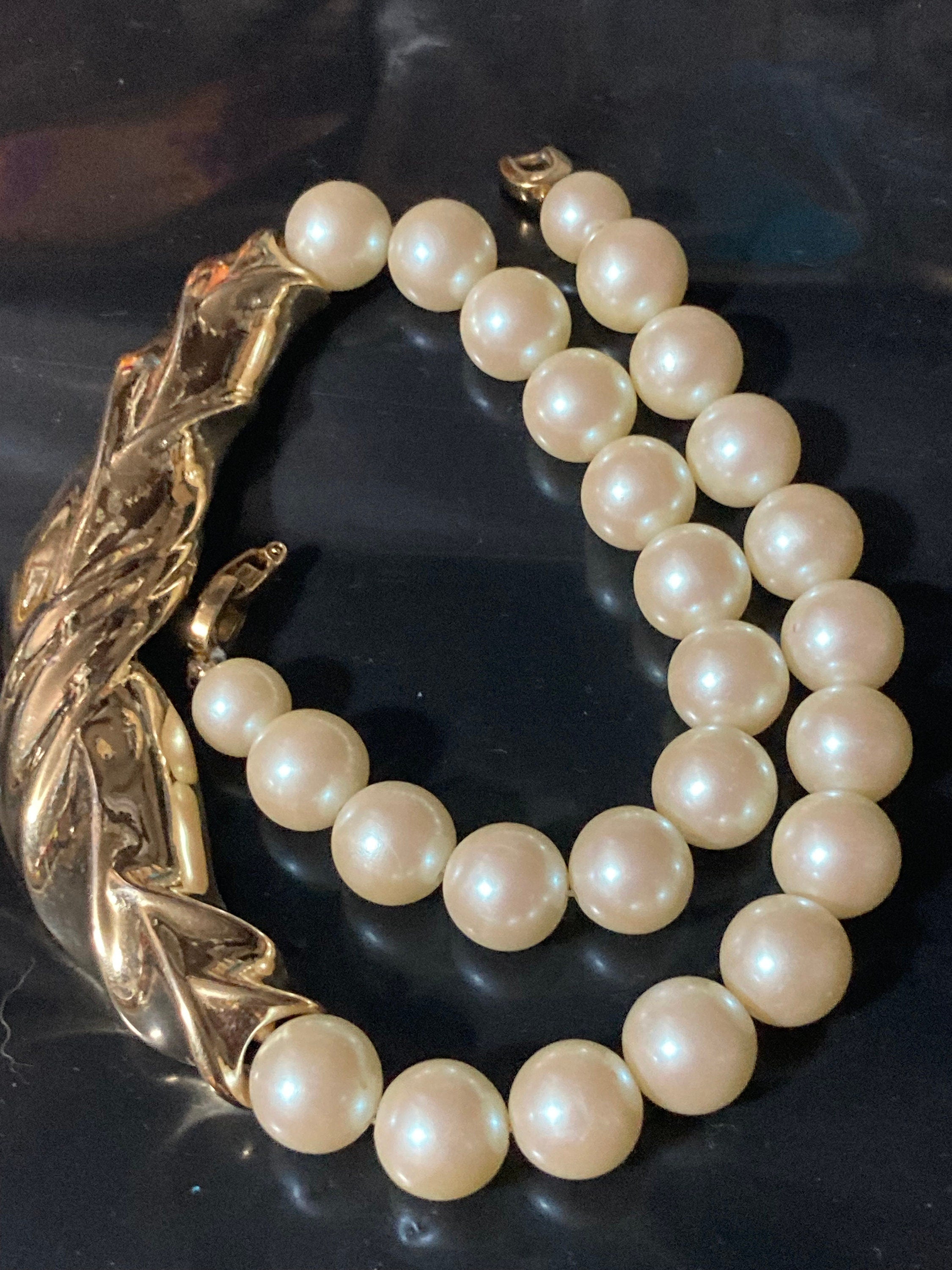 Signed Richelieu designer faux pearl Vintage Gold Tone collar necklace