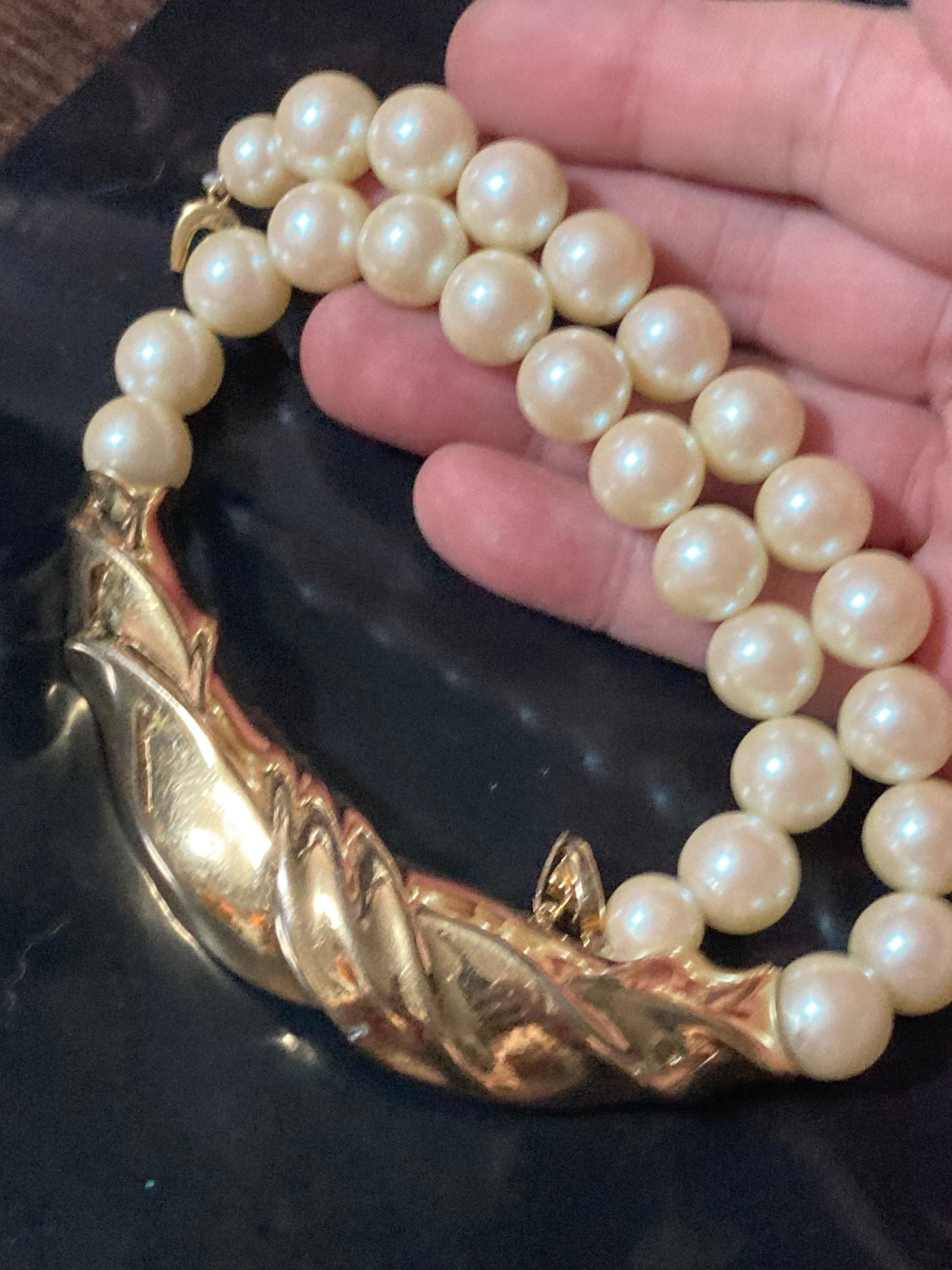 Signed Richelieu designer faux pearl Vintage Gold Tone collar necklace