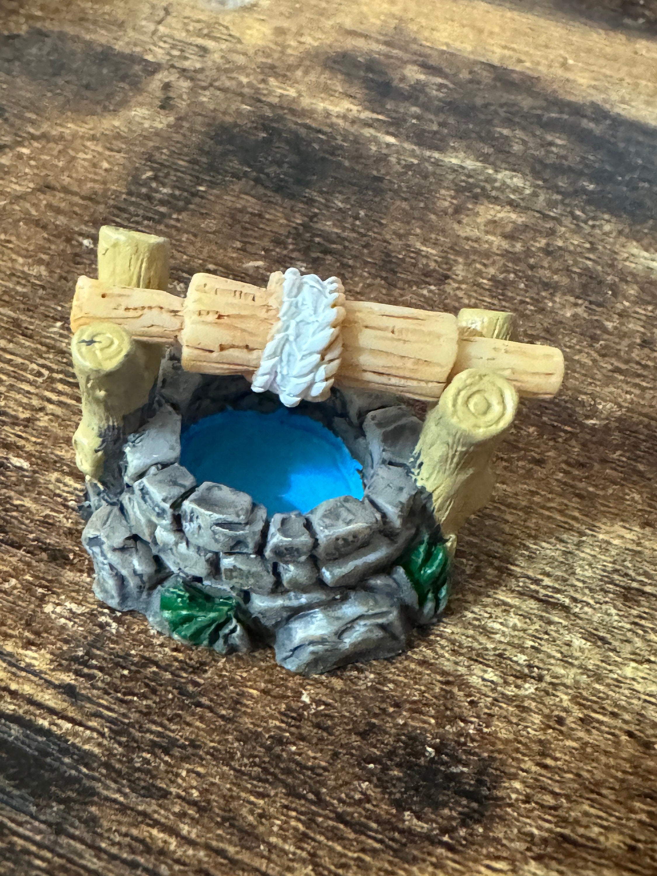 Miniature Resin brown woodland wishing well cake topper scenery dolls house decoration fairy garden